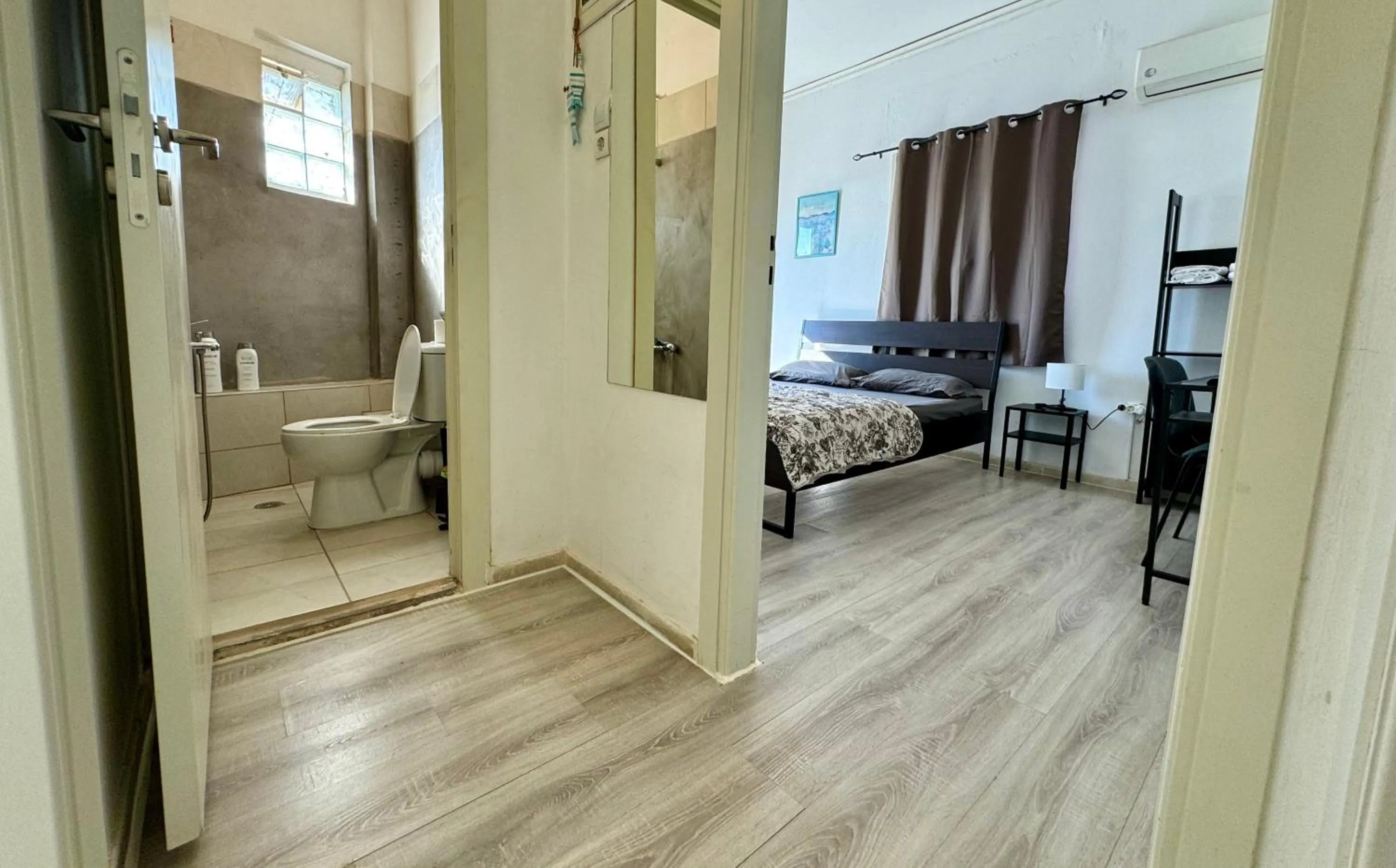 Photo of the whole room, Bed in Starfish Seaside Studio