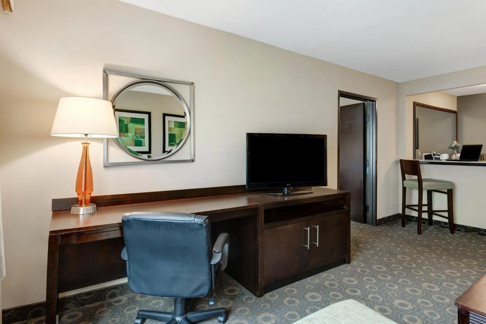 Photo of the whole room in Crowne Plaza Houston Galleria Area by IHG
