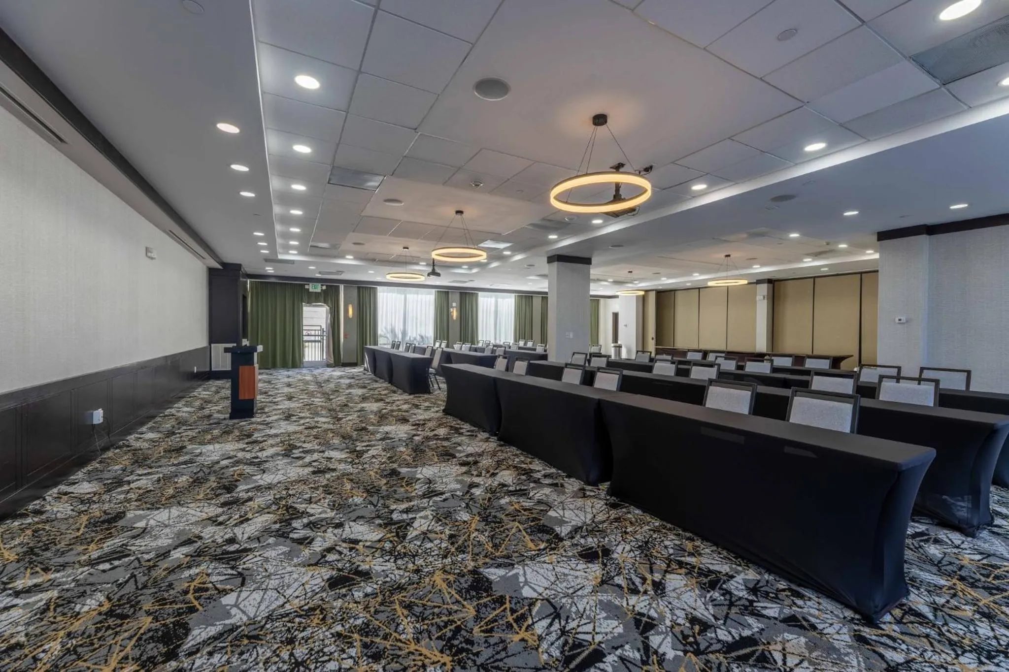 Meeting/conference room in Crowne Plaza Houston Galleria Area by IHG