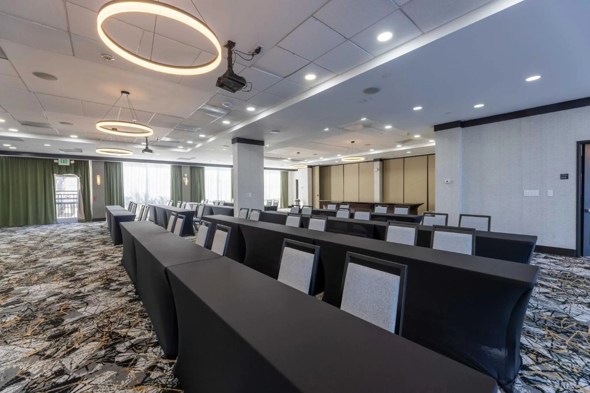 Meeting/conference room in Crowne Plaza Houston Galleria Area by IHG