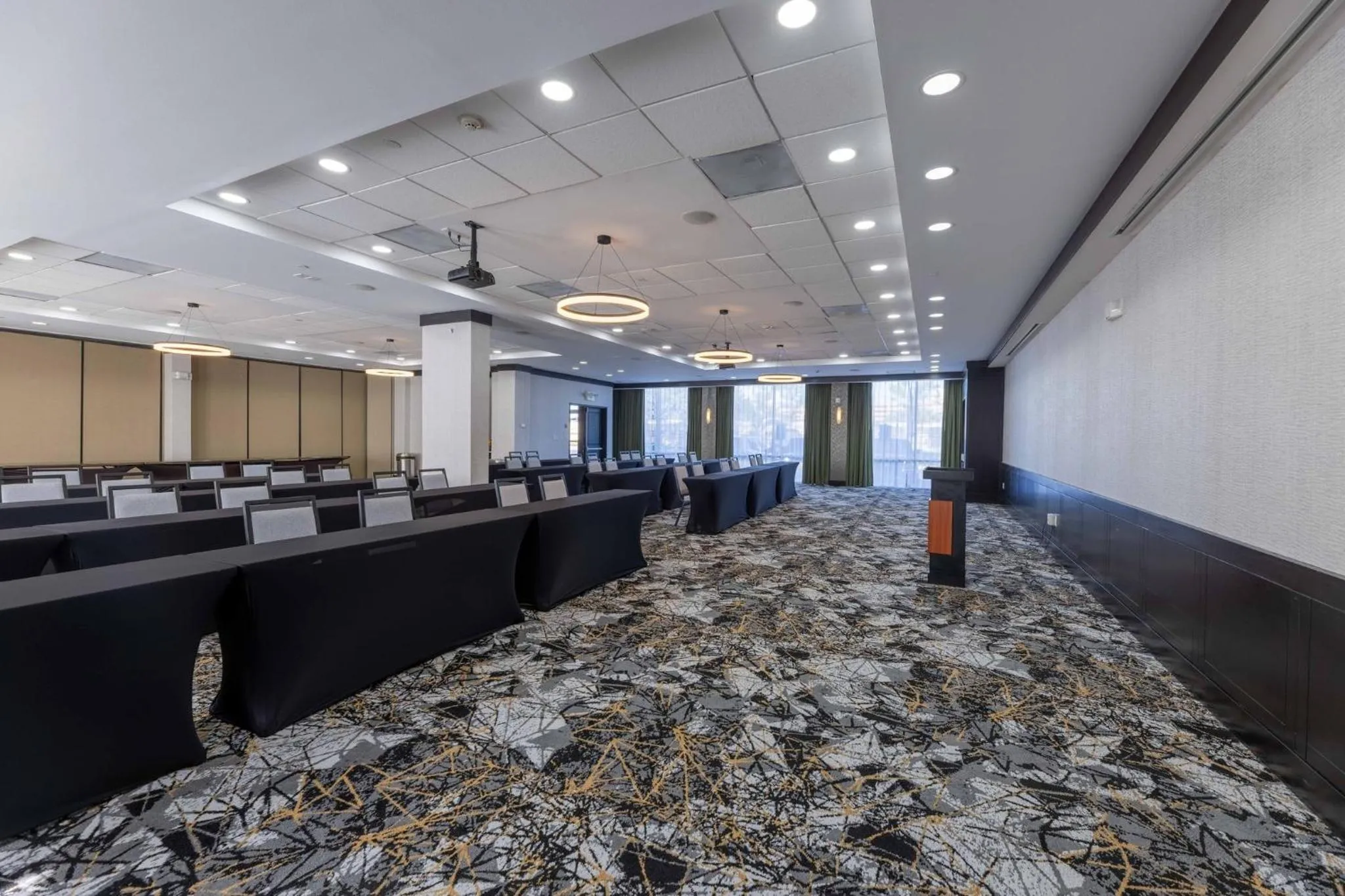 Meeting/conference room in Crowne Plaza Houston Galleria Area by IHG