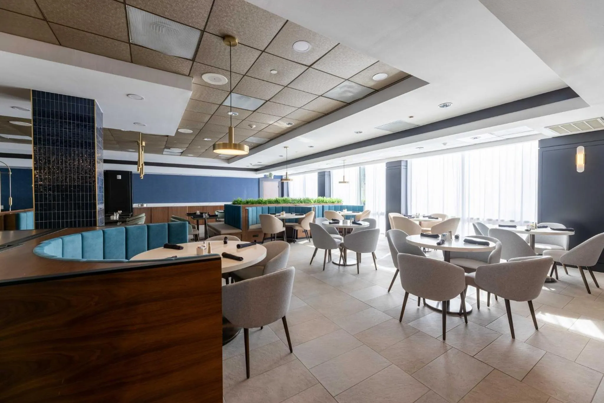 Restaurant/places to eat in Crowne Plaza Houston Galleria Area by IHG