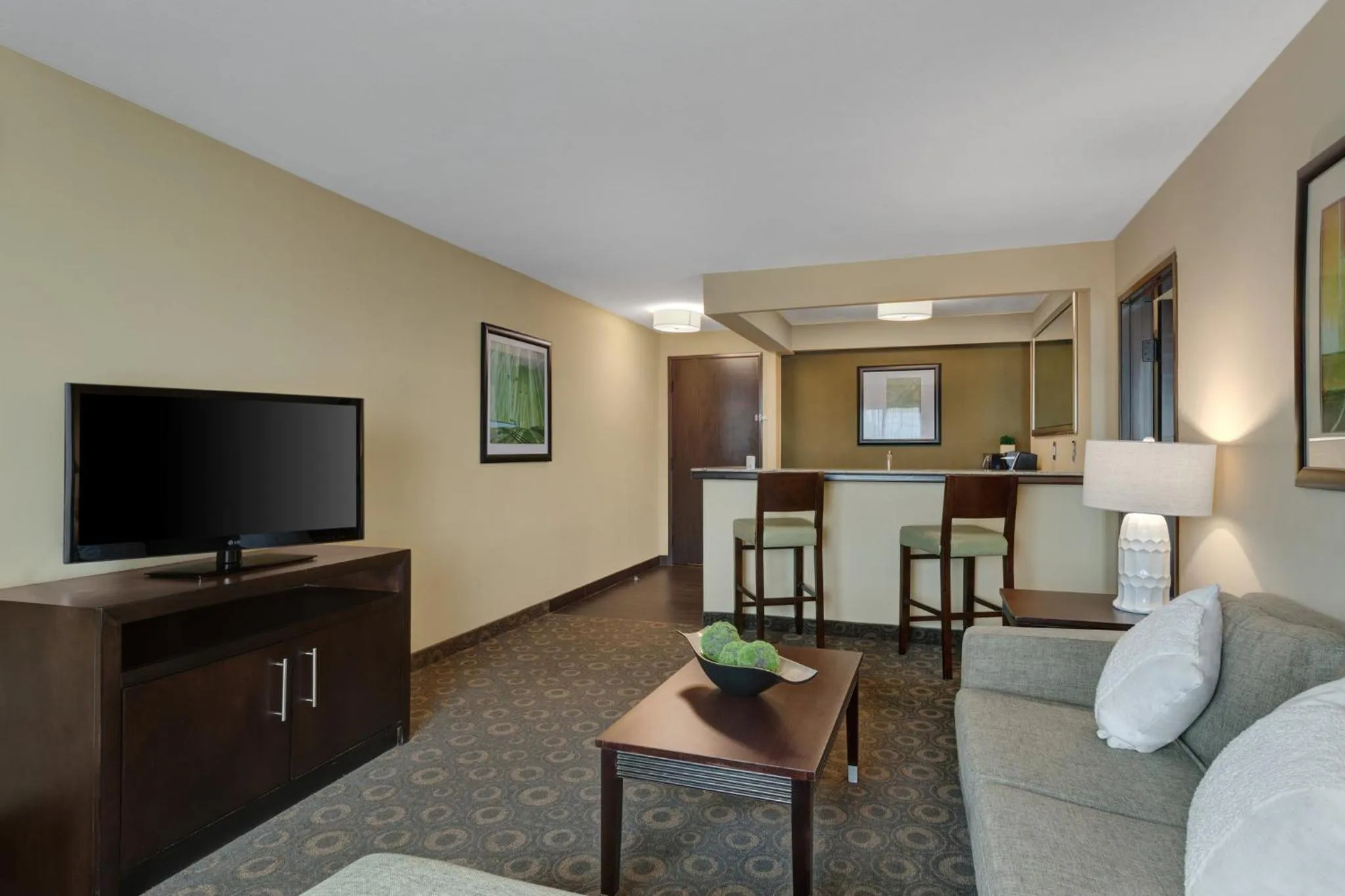 Photo of the whole room in Crowne Plaza Houston Galleria Area by IHG