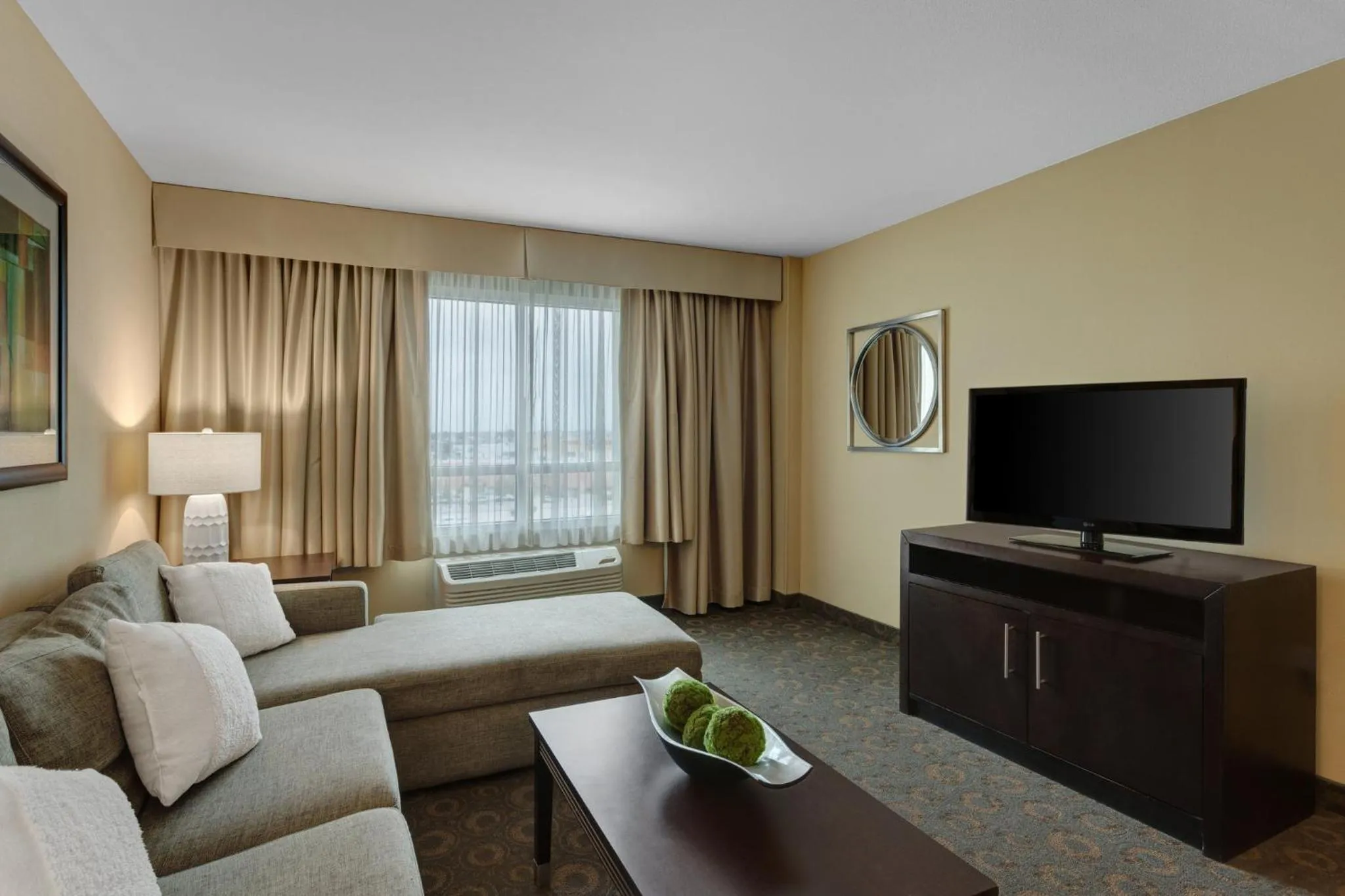Photo of the whole room in Crowne Plaza Houston Galleria Area by IHG