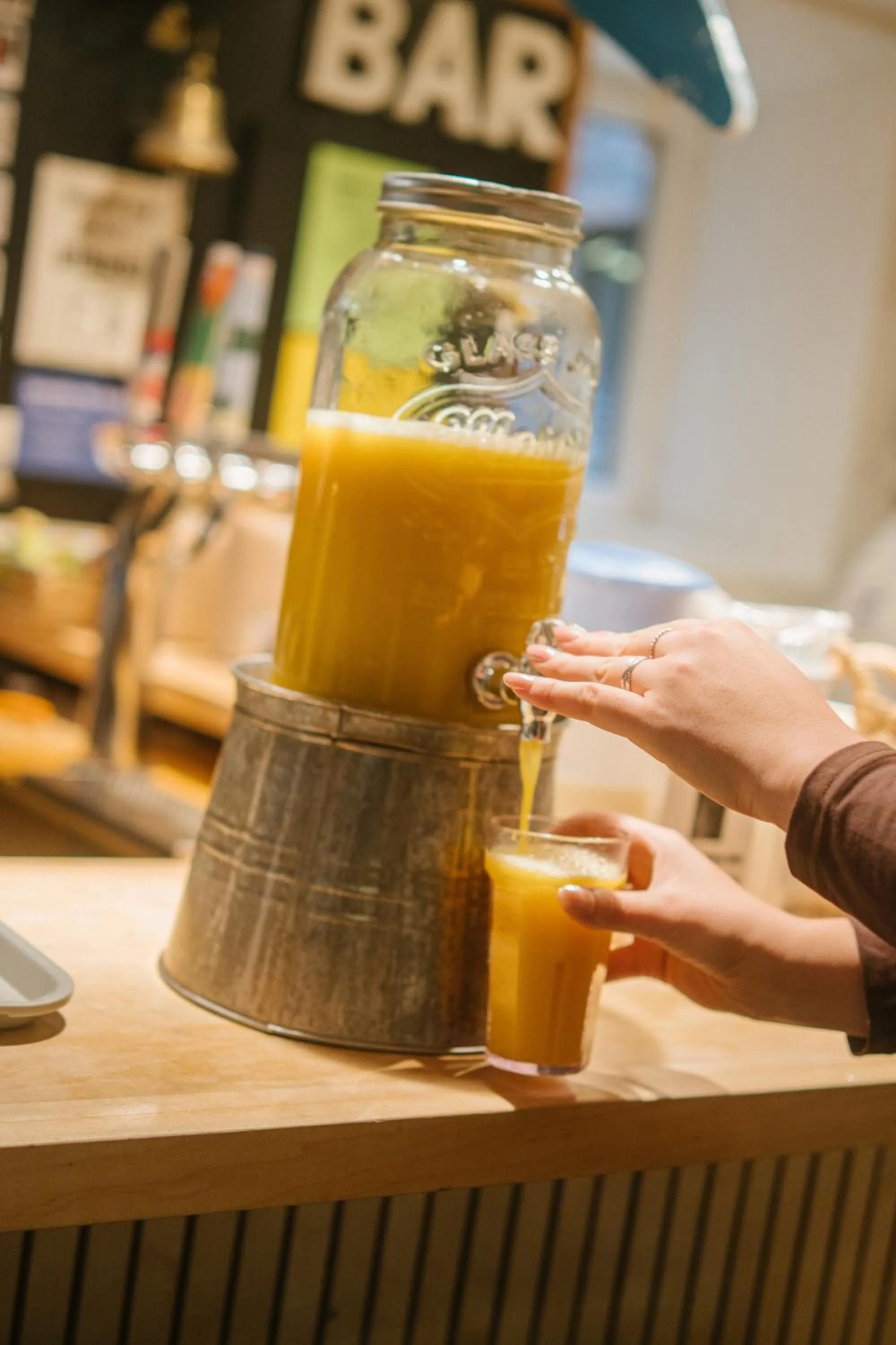 Buffet breakfast in Auberge Saintlo Montréal Hostel
