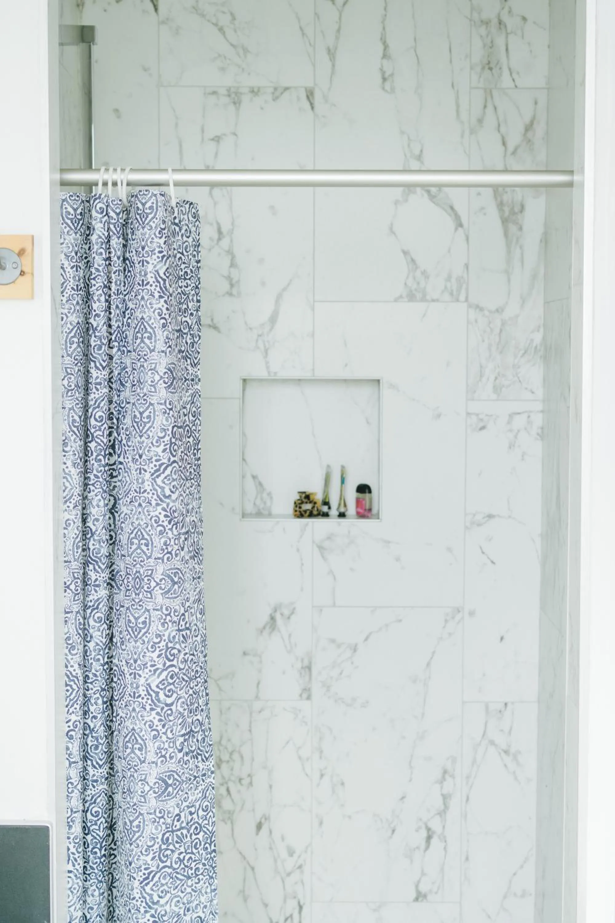 Shower in Auberge Saintlo Montréal Hostel