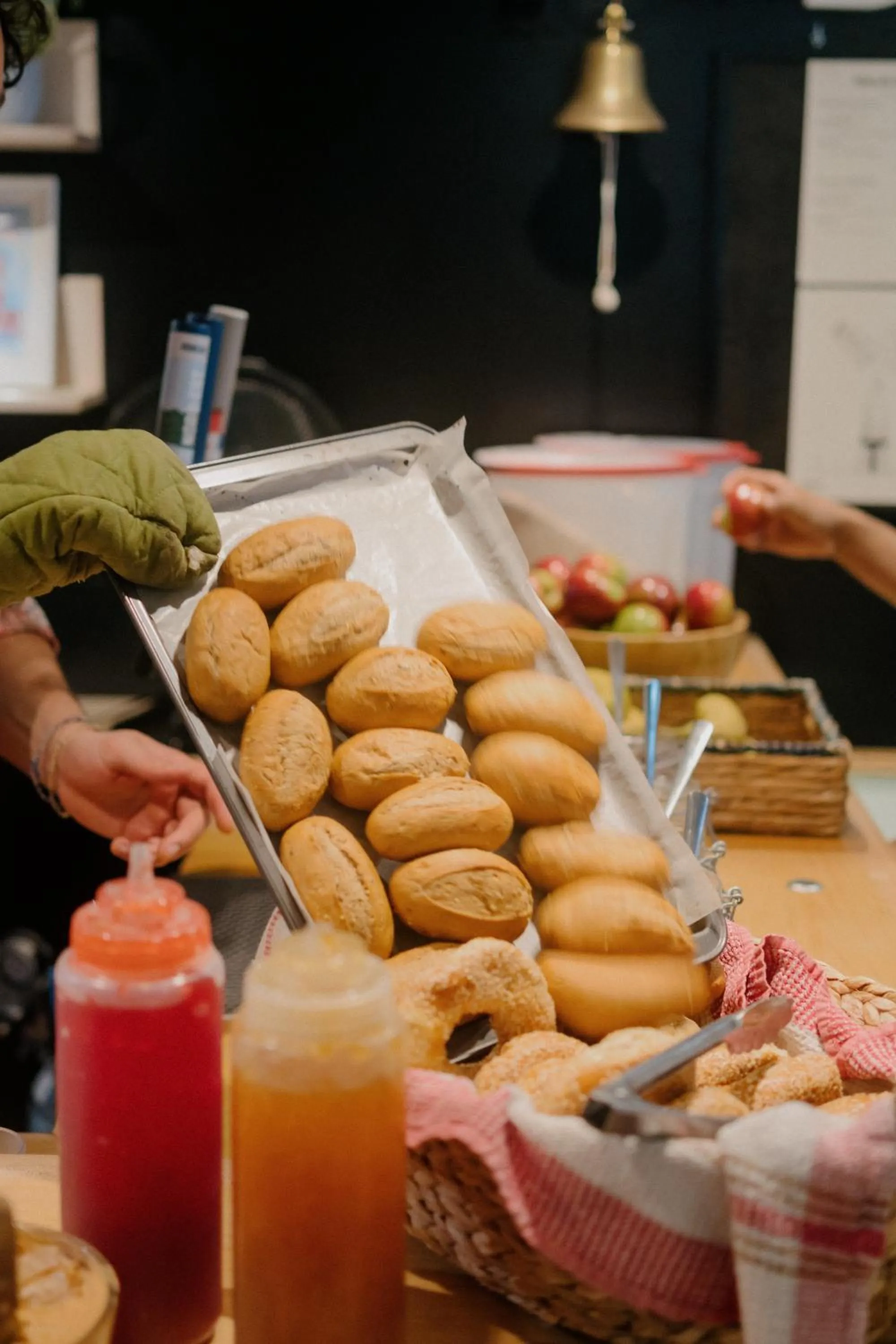 Buffet breakfast in Auberge Saintlo Montréal Hostel
