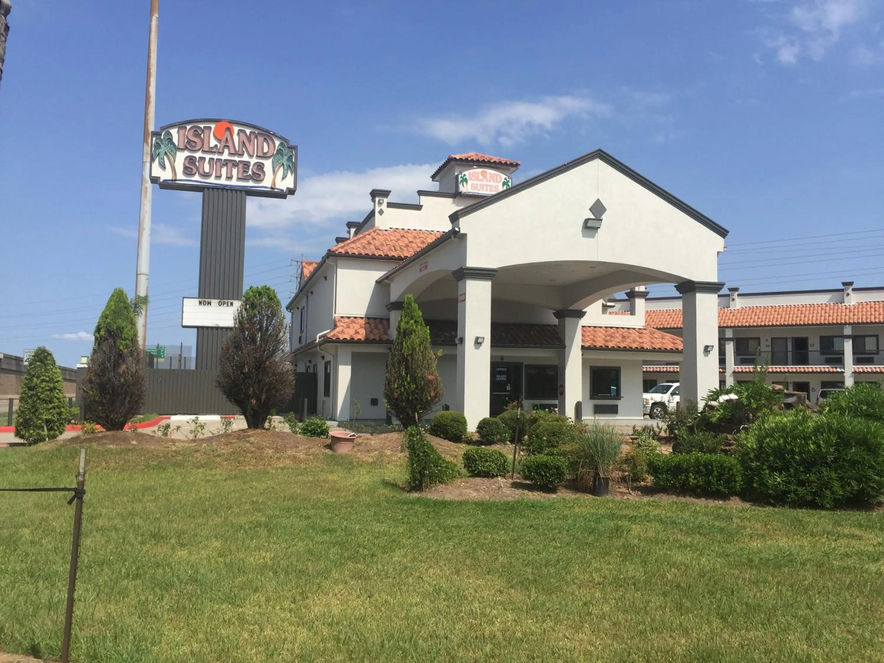 Island Suites Hobby Airport