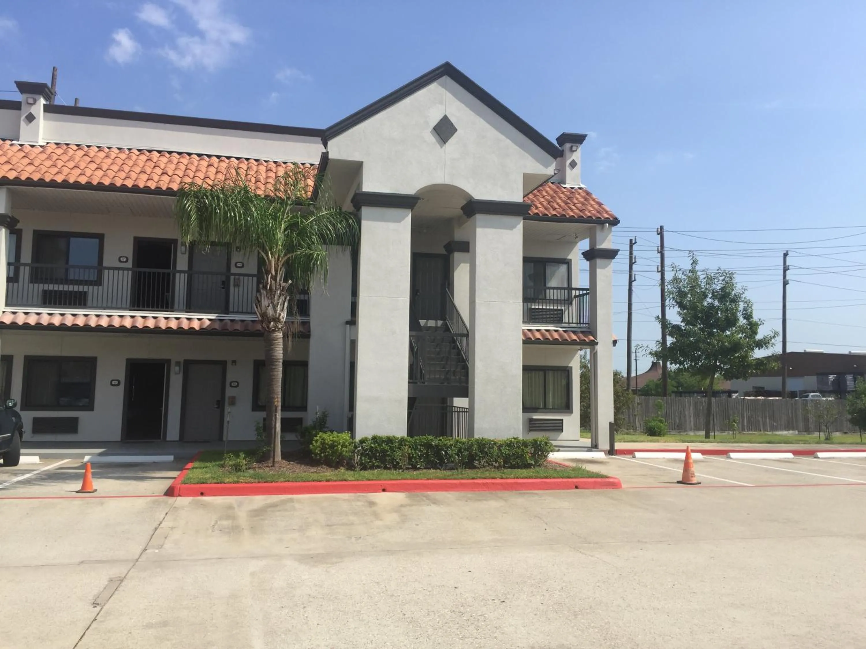 Island Suites Hobby Airport