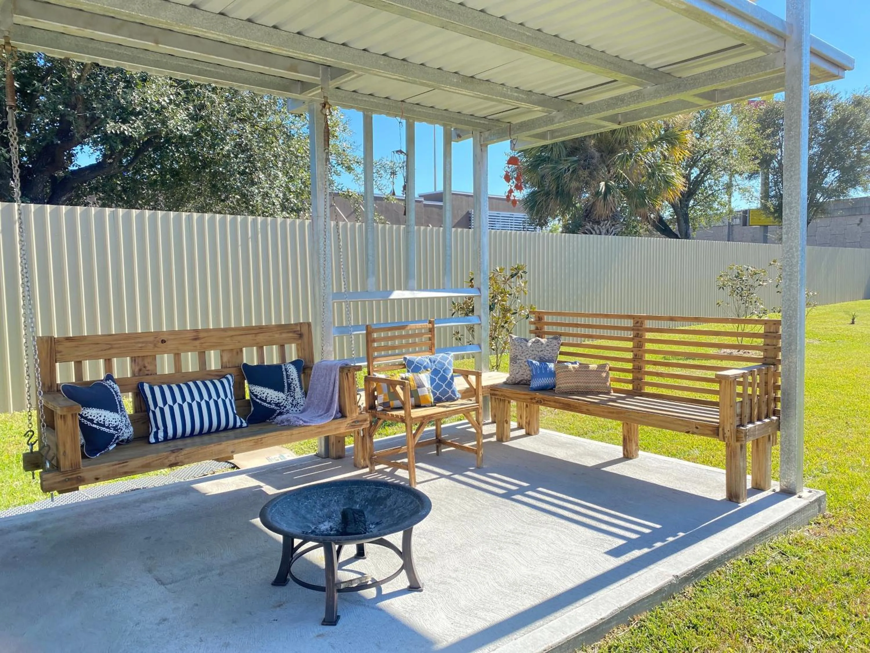 Property building in Island Suites Hobby Airport