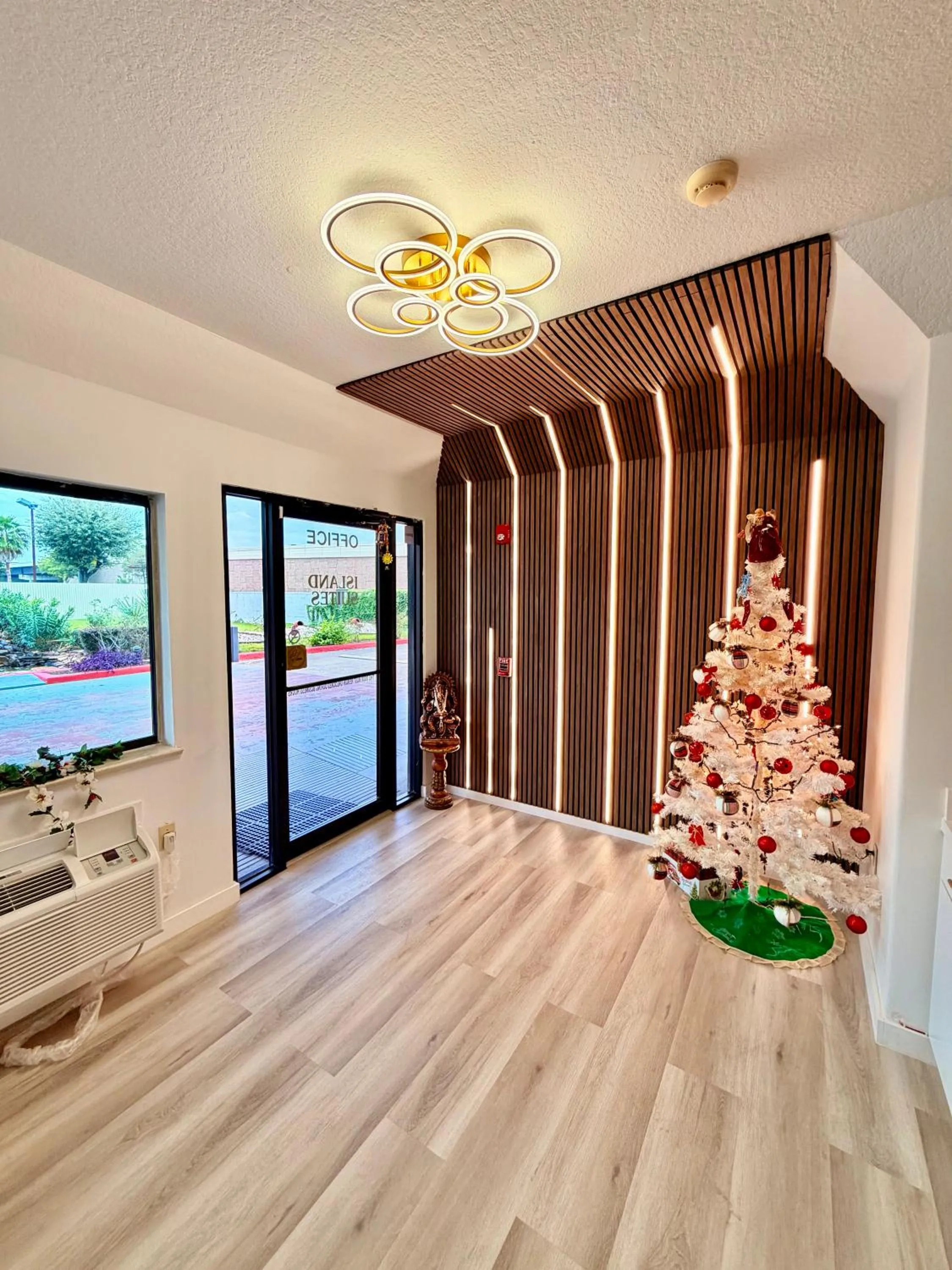 Lobby or reception in Island Suites Hobby Airport