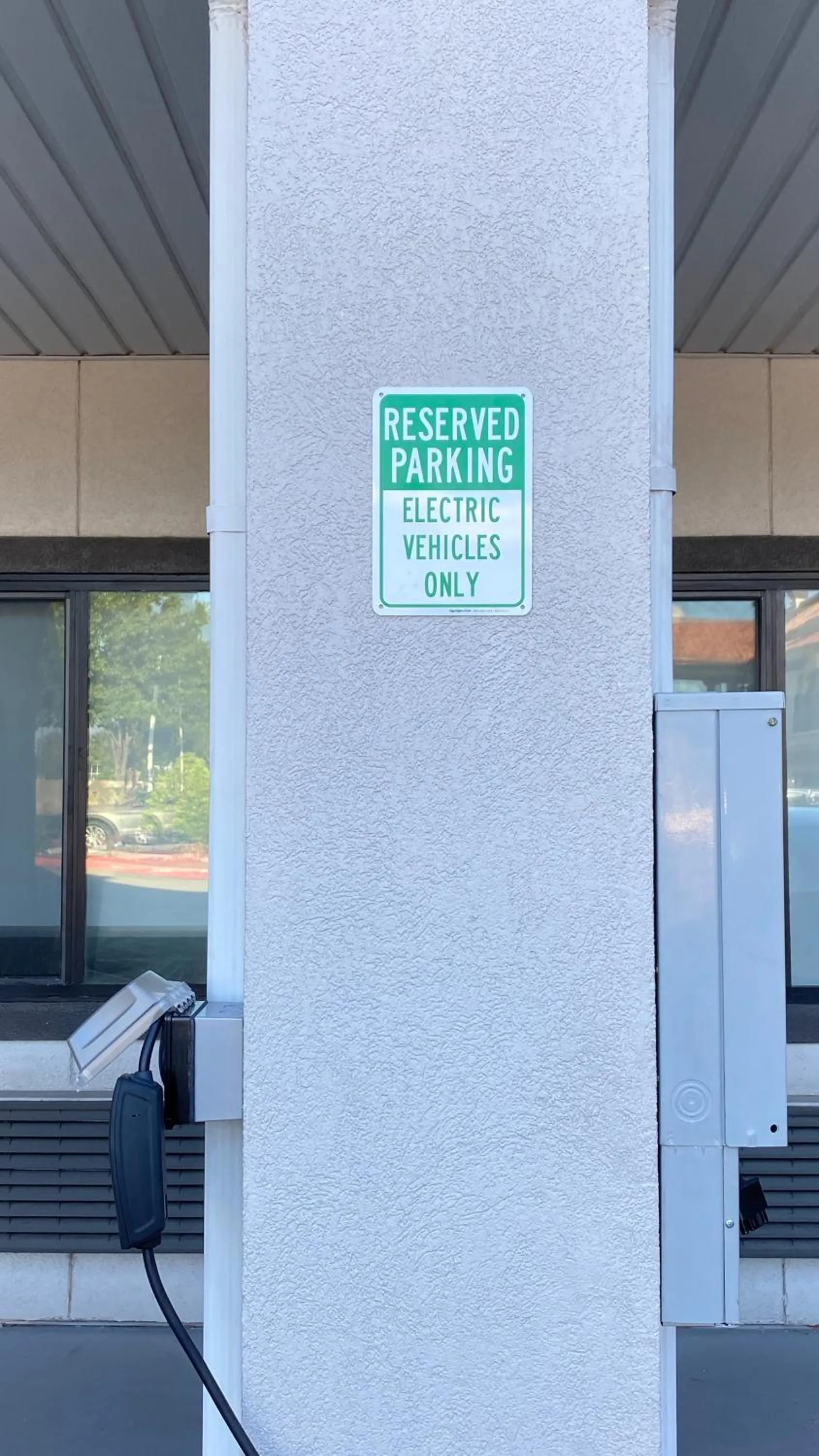 Parking in Island Suites Hobby Airport