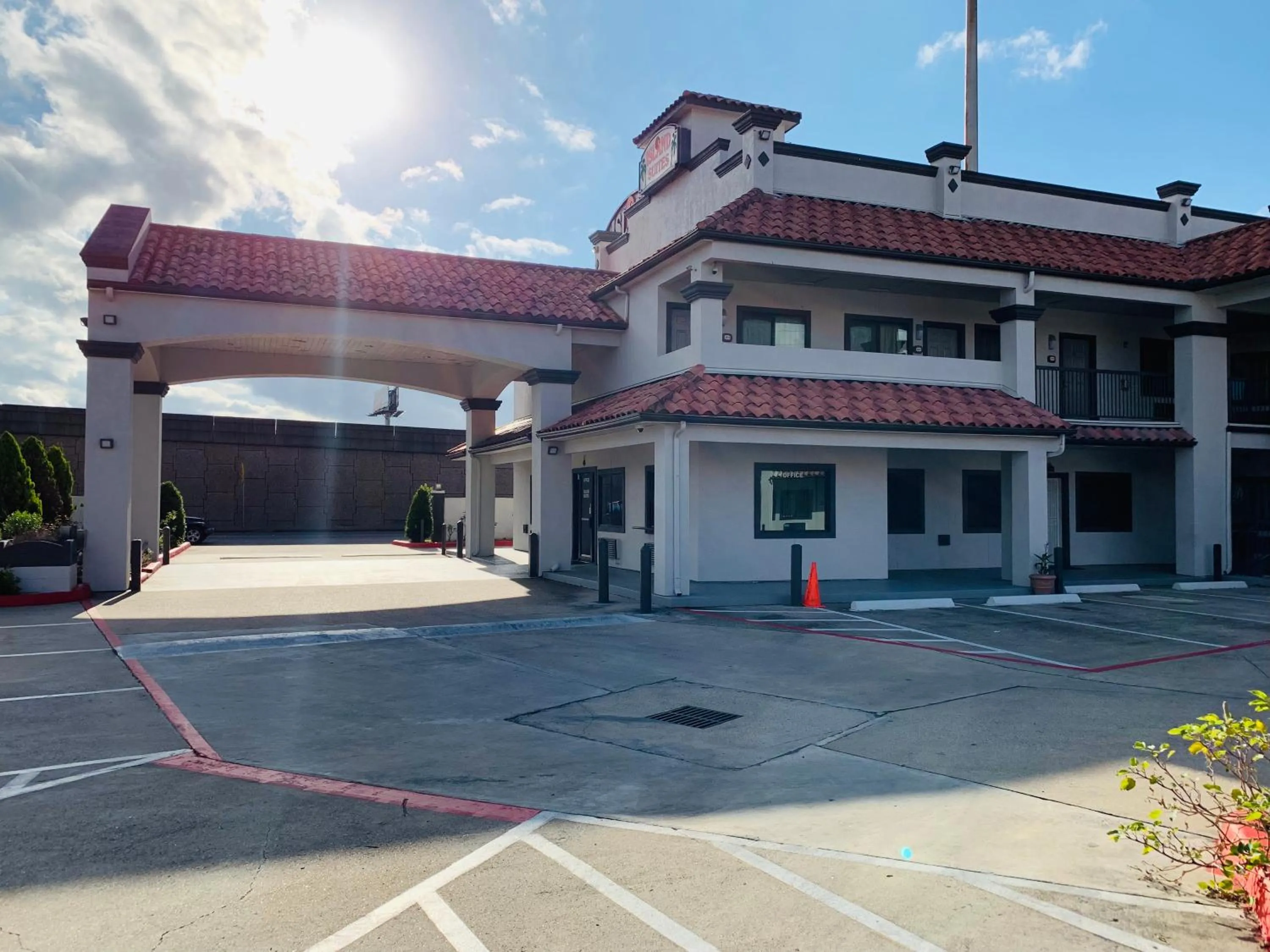 Island Suites Hobby Airport