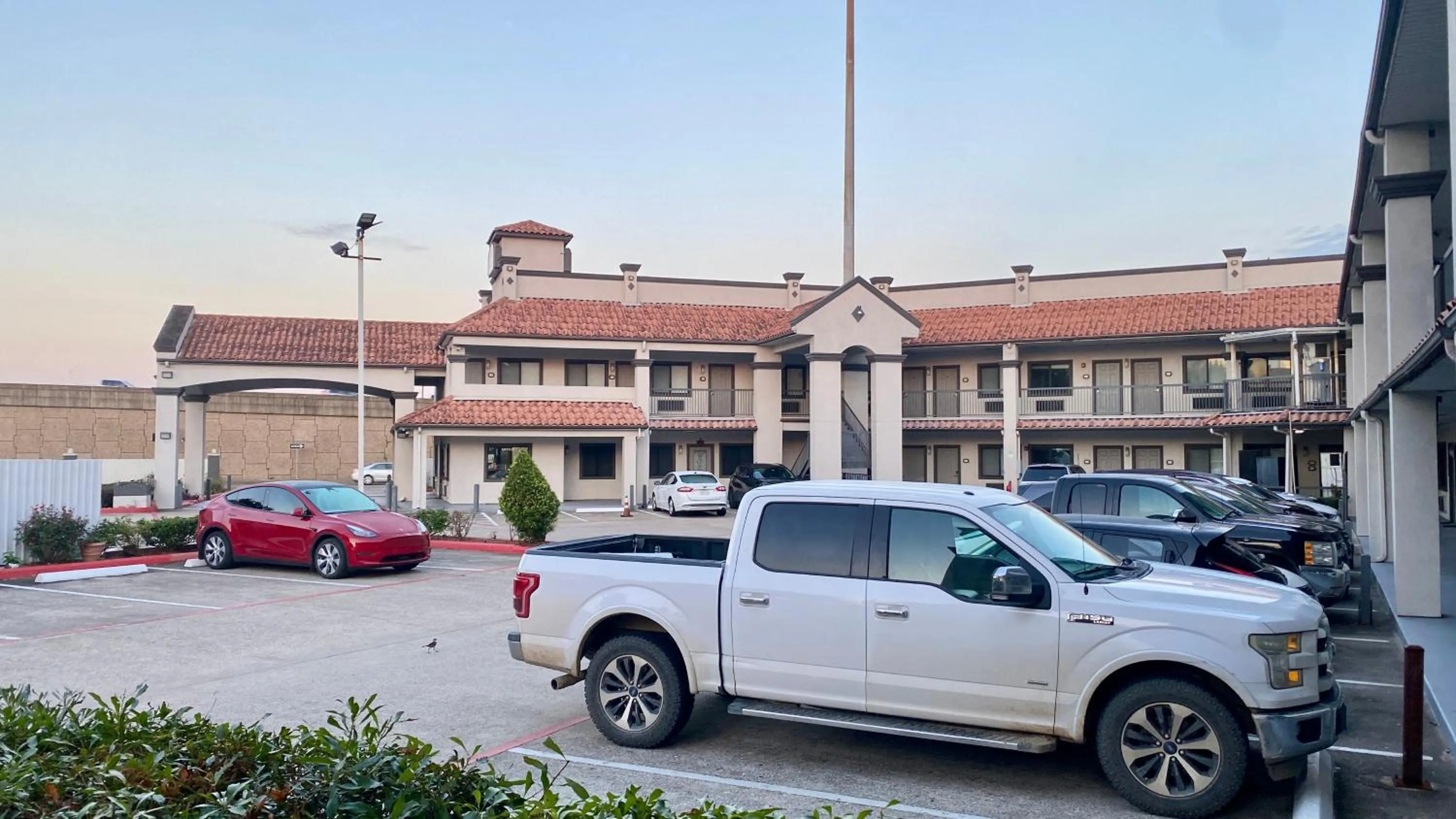 Property building in Island Suites Hobby Airport