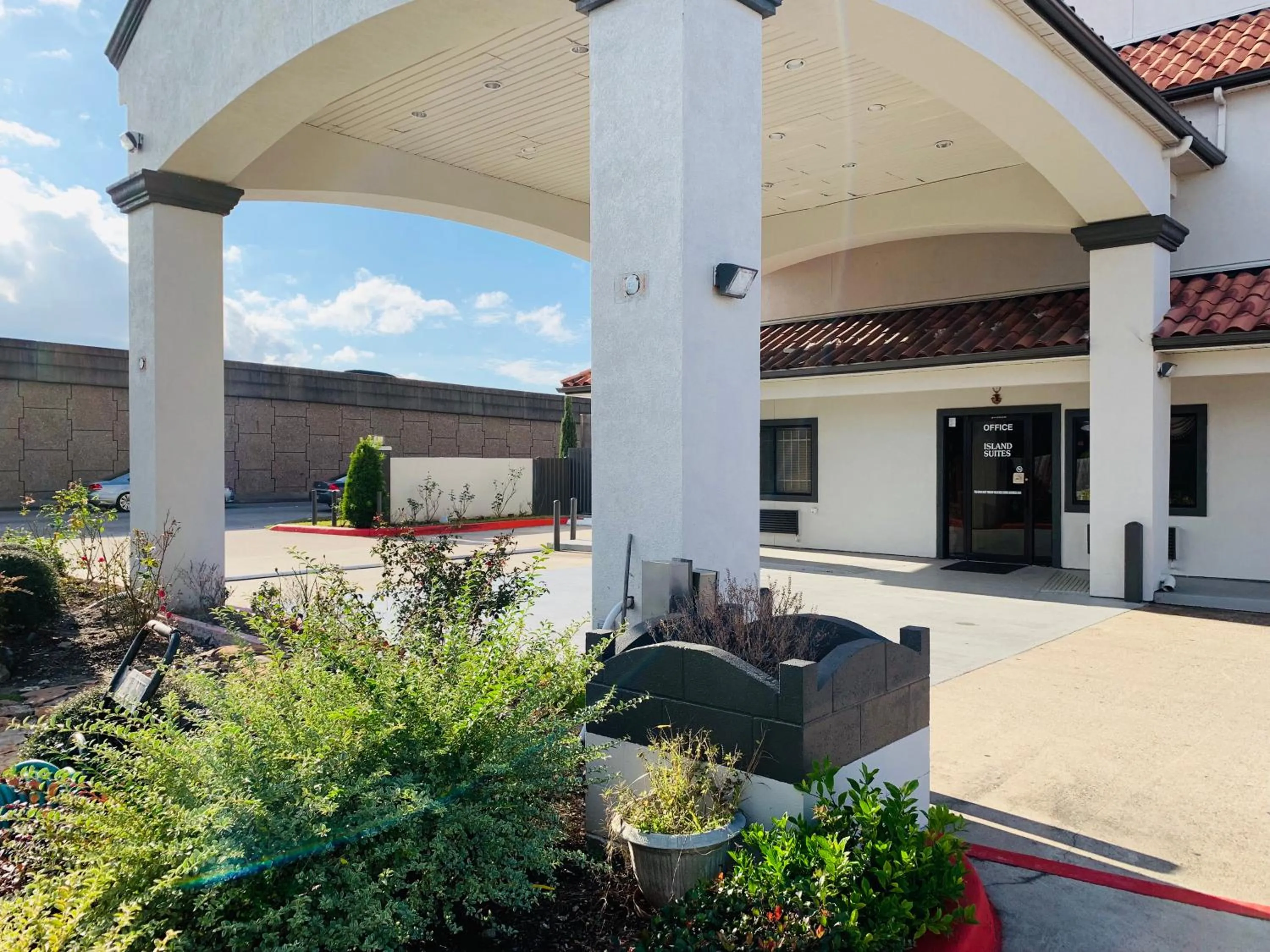 Island Suites Hobby Airport