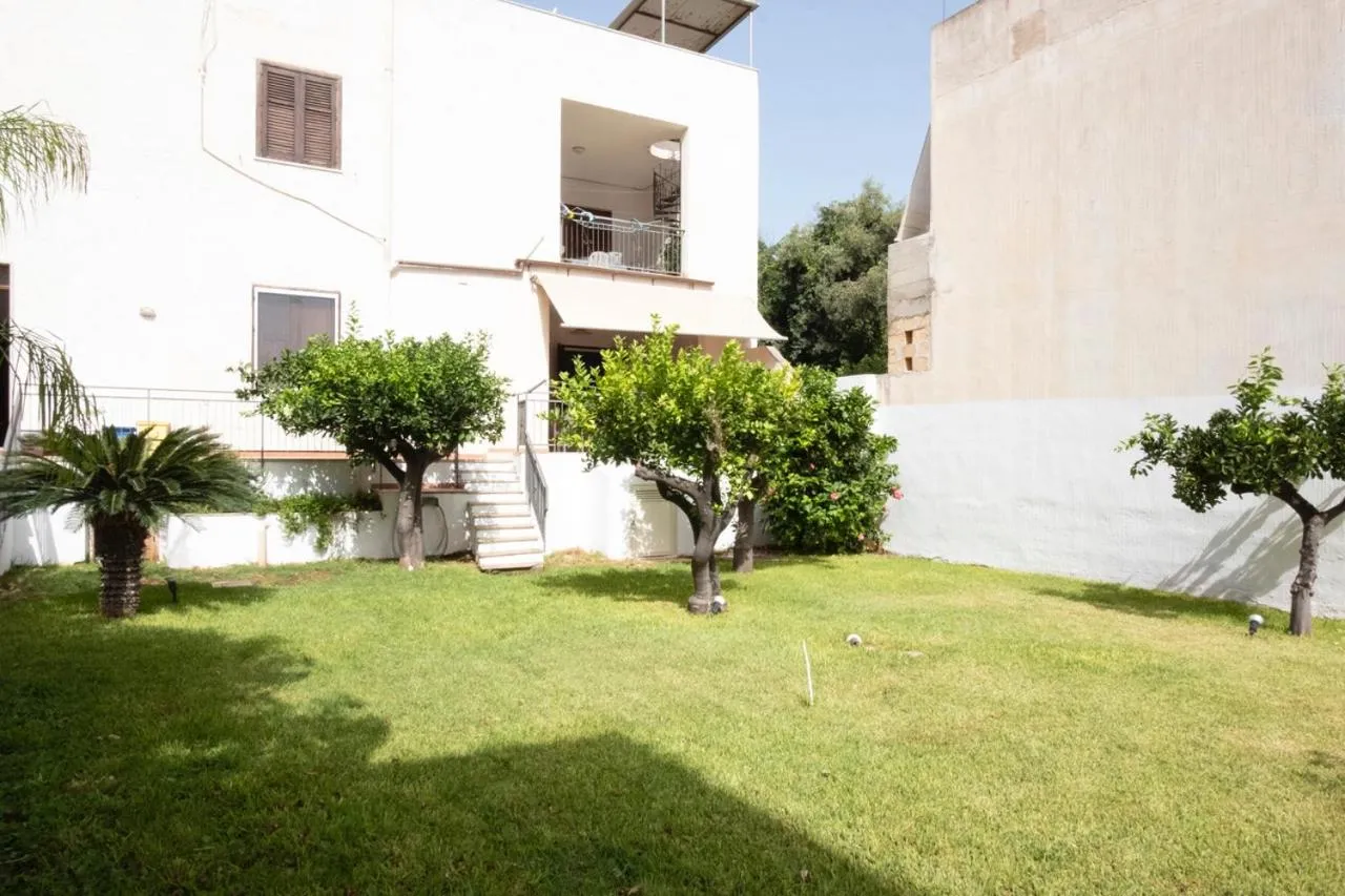 Casa Lisa a due passi dal mare con ampio giardino
