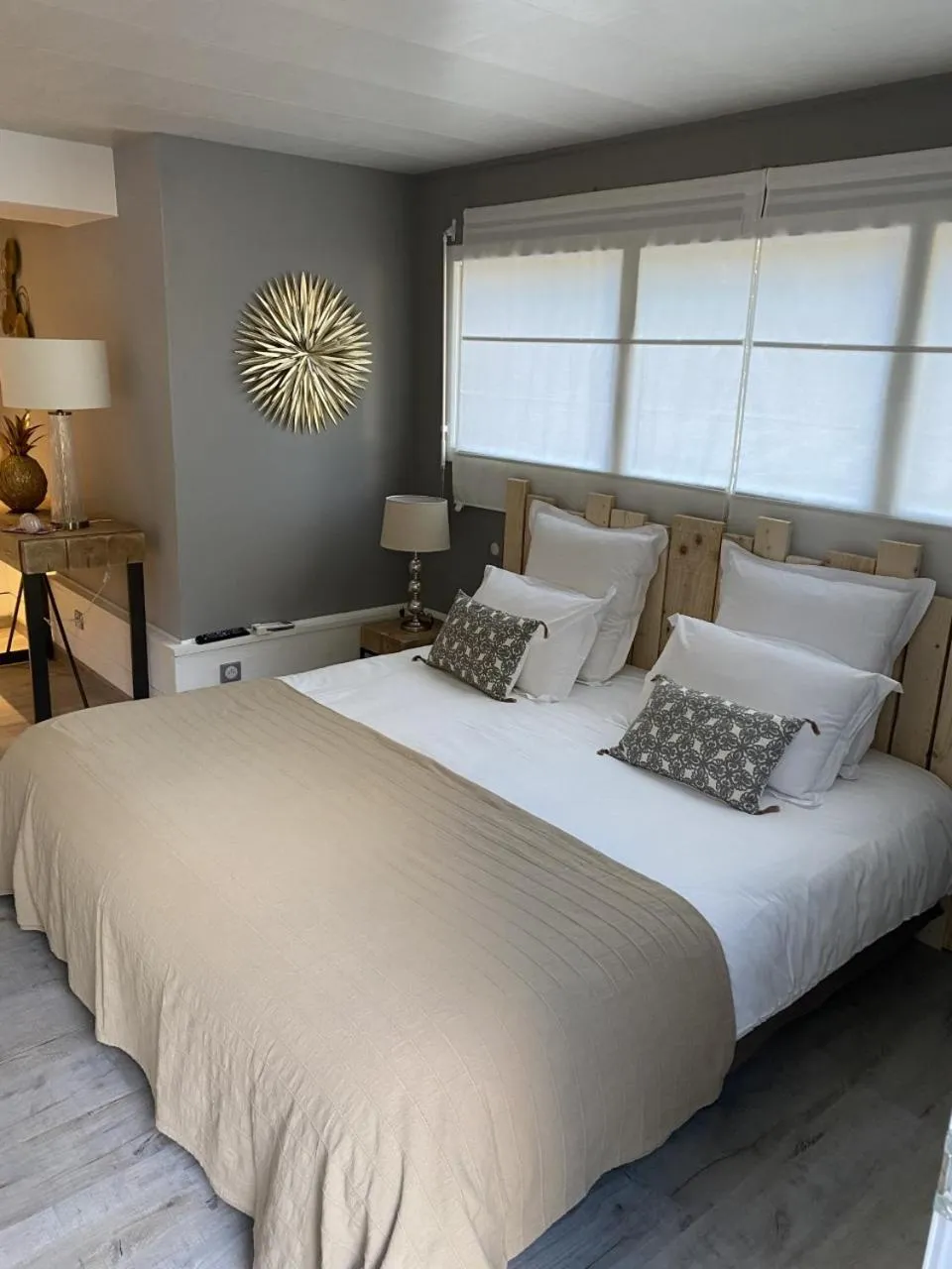 Photo of the whole room, Bed in Au Gre Du Sud