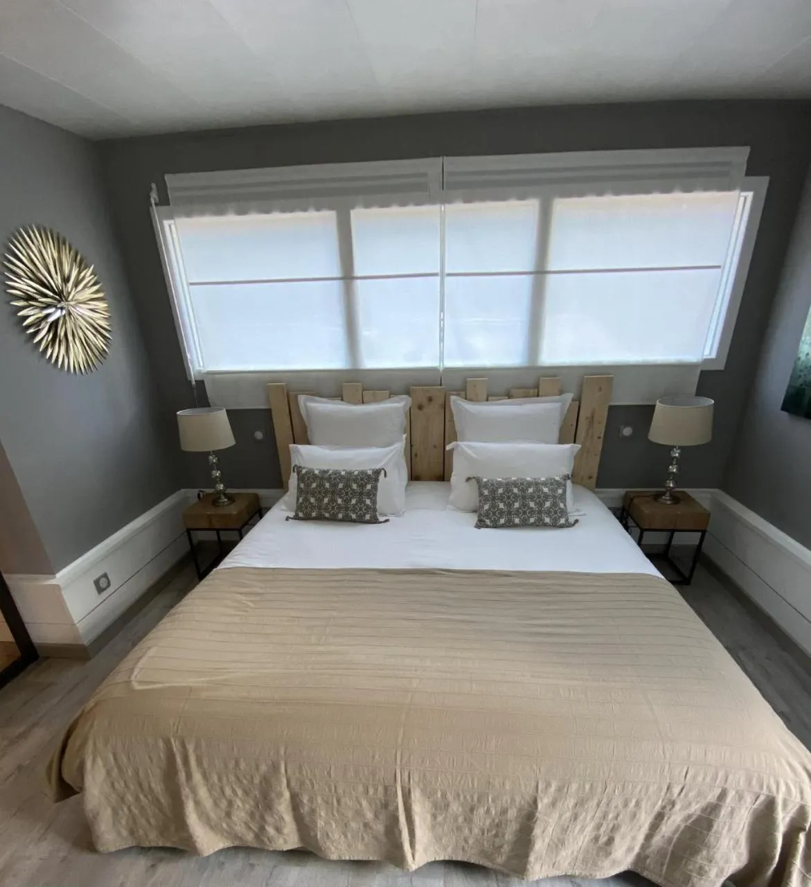 Photo of the whole room, Bed in Au Gre Du Sud