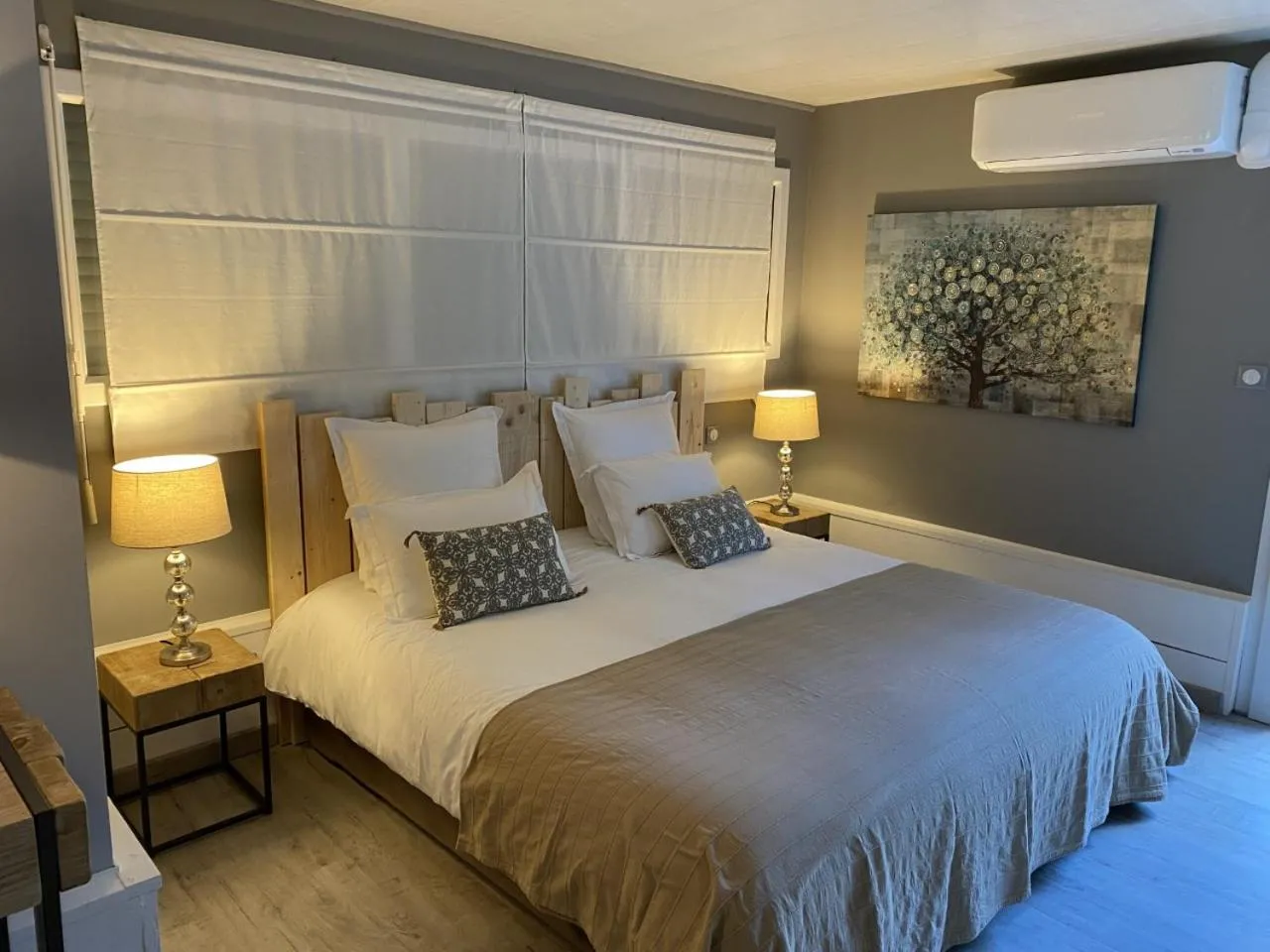 Photo of the whole room, Bed in Au Gre Du Sud