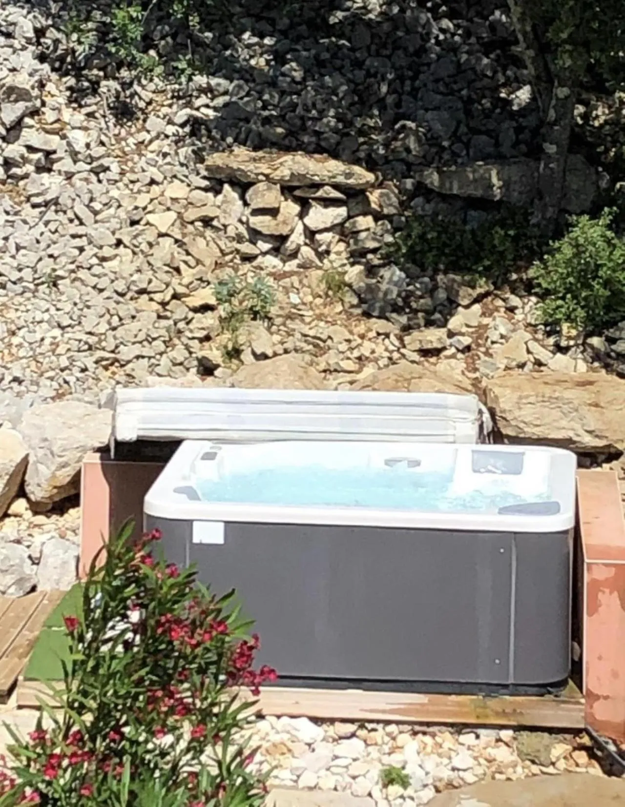 Hot Tub in Au Gre Du Sud