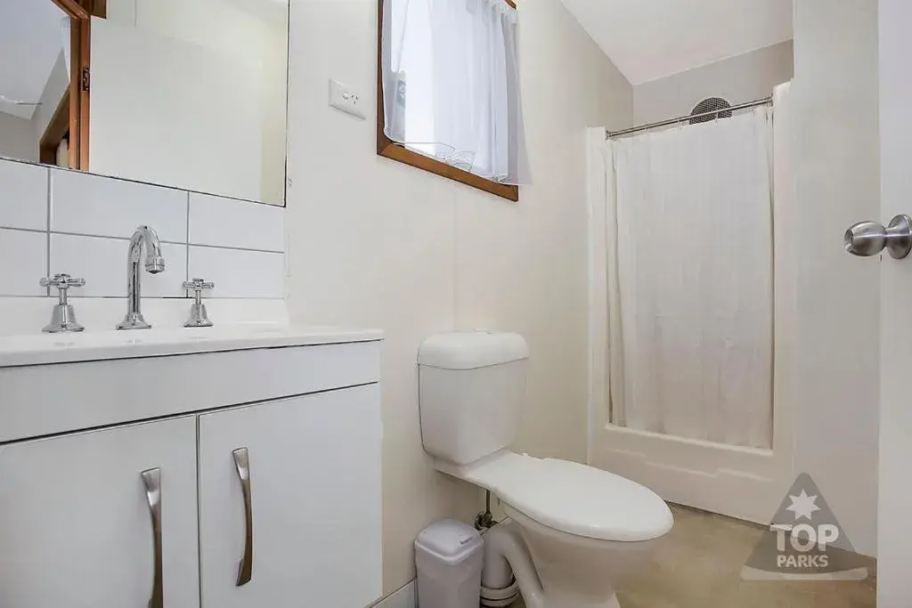 Two-Bedroom Cabin in Great Ocean Road Tourist Park Two-Bedroom Cabin in Great Ocean Road Tourist Park