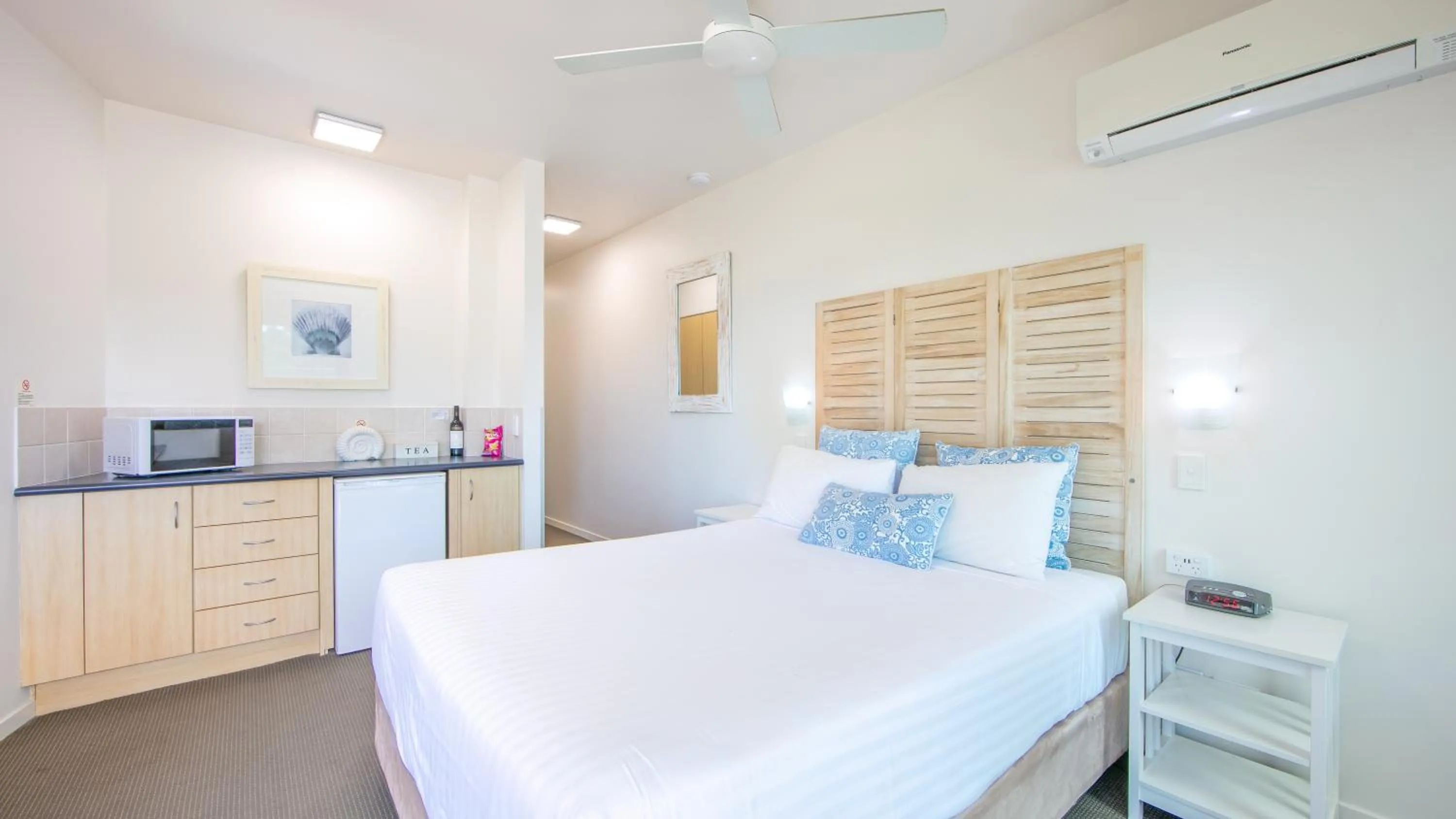 Bed in Yamba Beach Motel