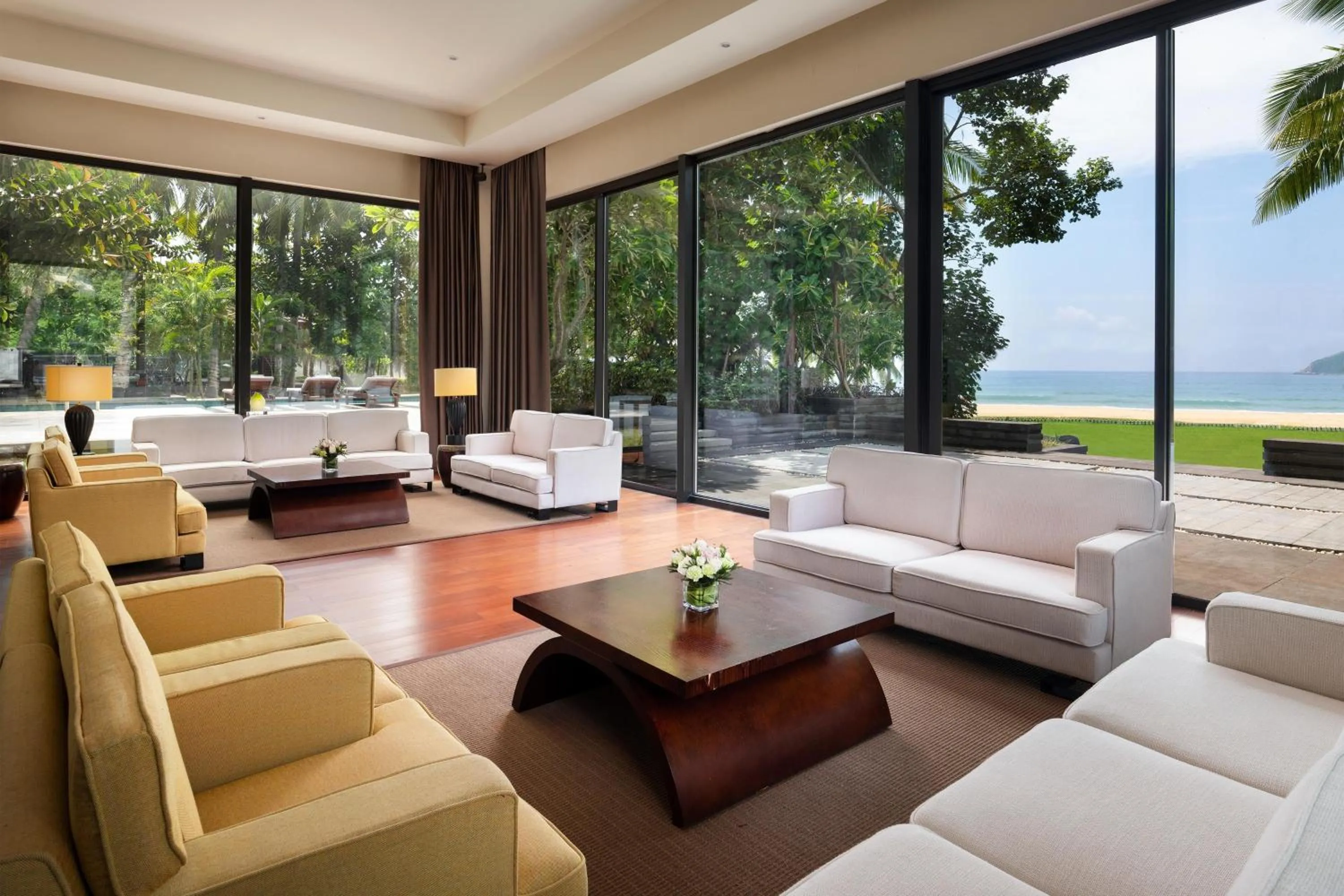 Swimming pool in Le Méridien Shimei Bay Beach Resort & Spa