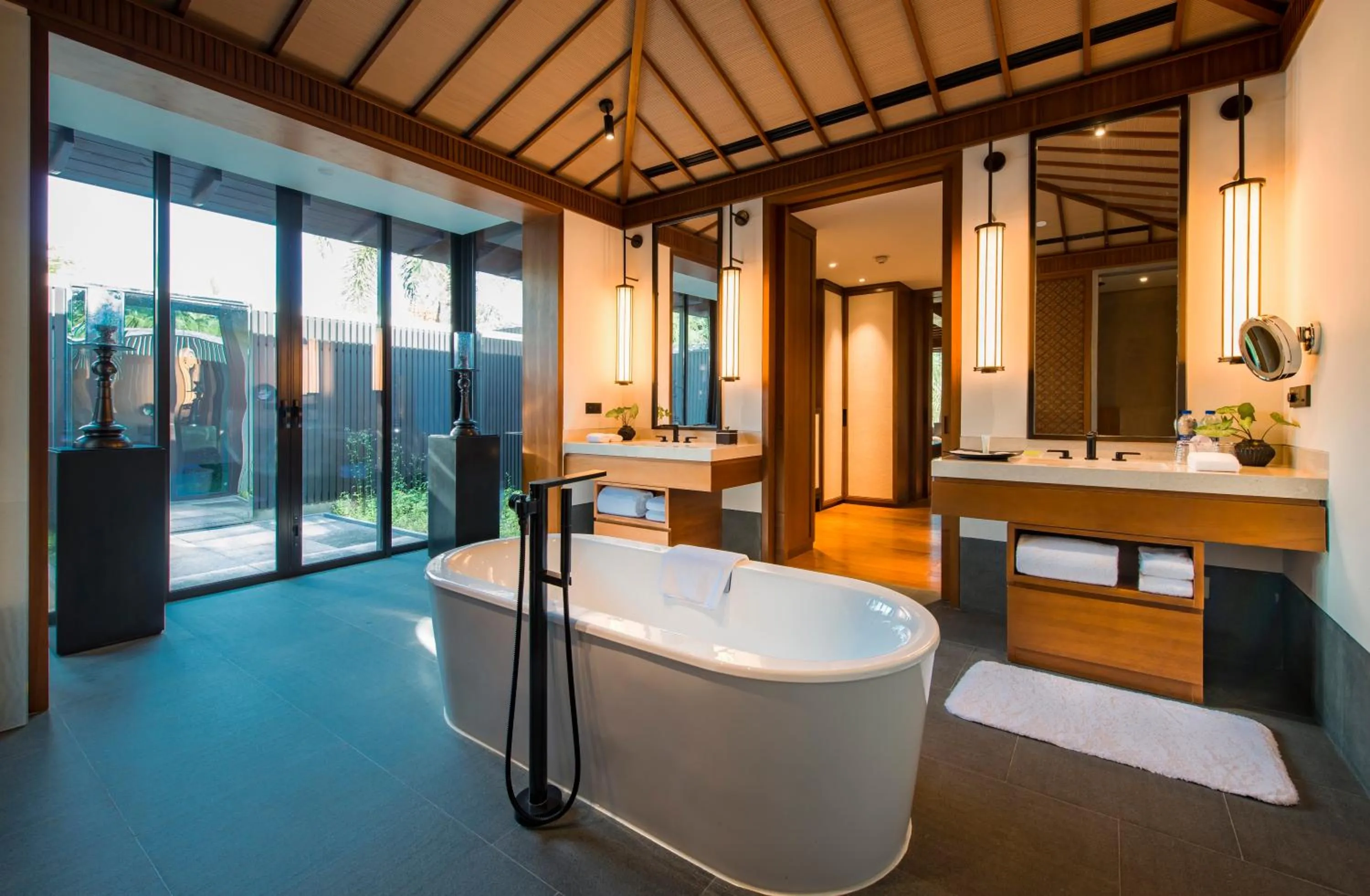 Shower in Le Méridien Shimei Bay Beach Resort & Spa