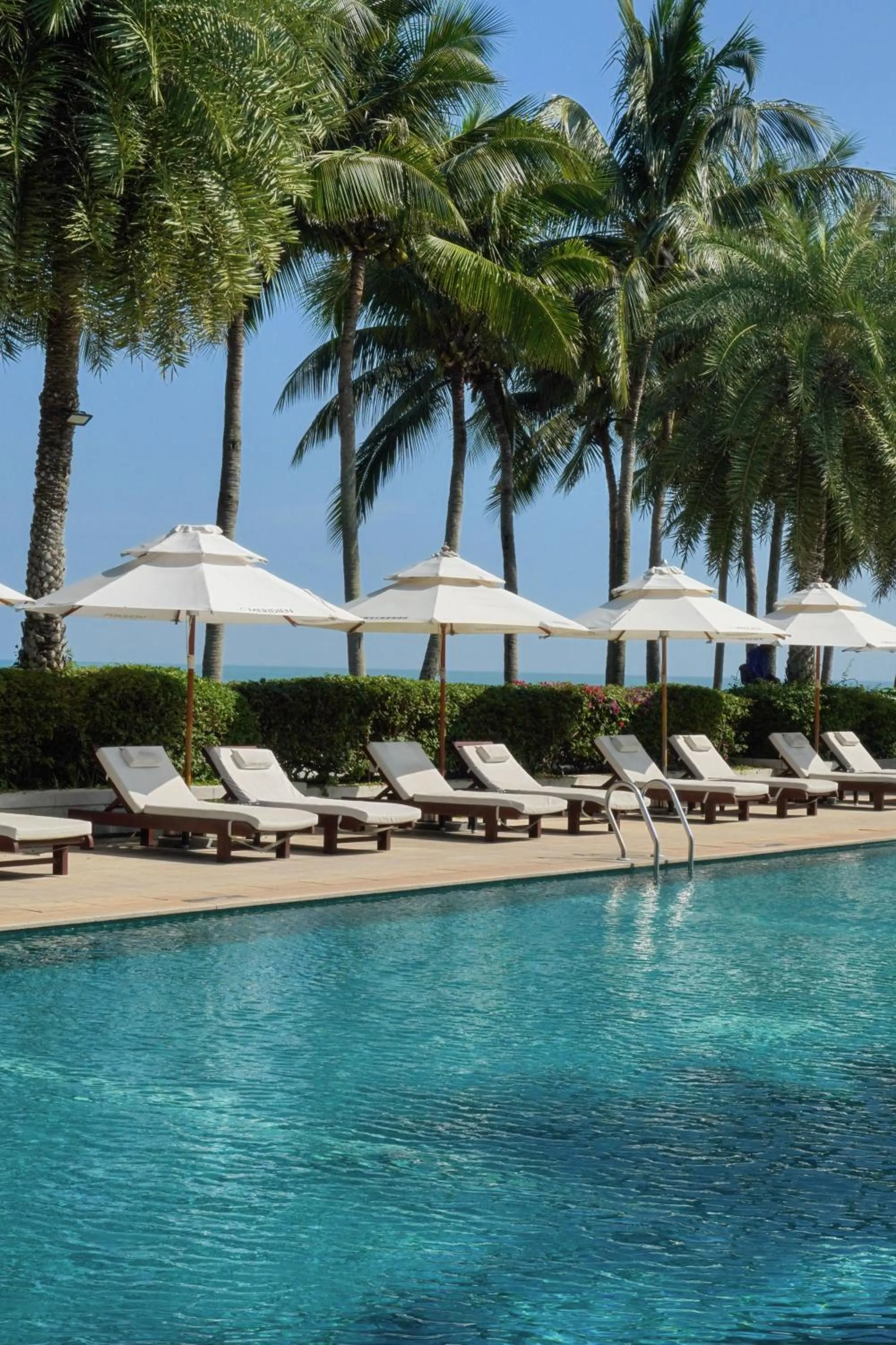 Swimming pool in Le Méridien Shimei Bay Beach Resort & Spa