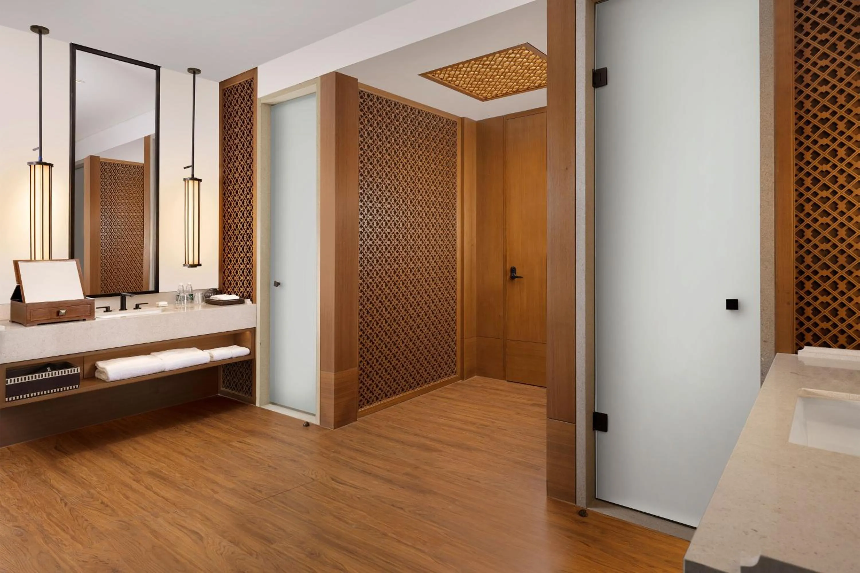 Bathroom, Bed in Le Méridien Shimei Bay Beach Resort & Spa