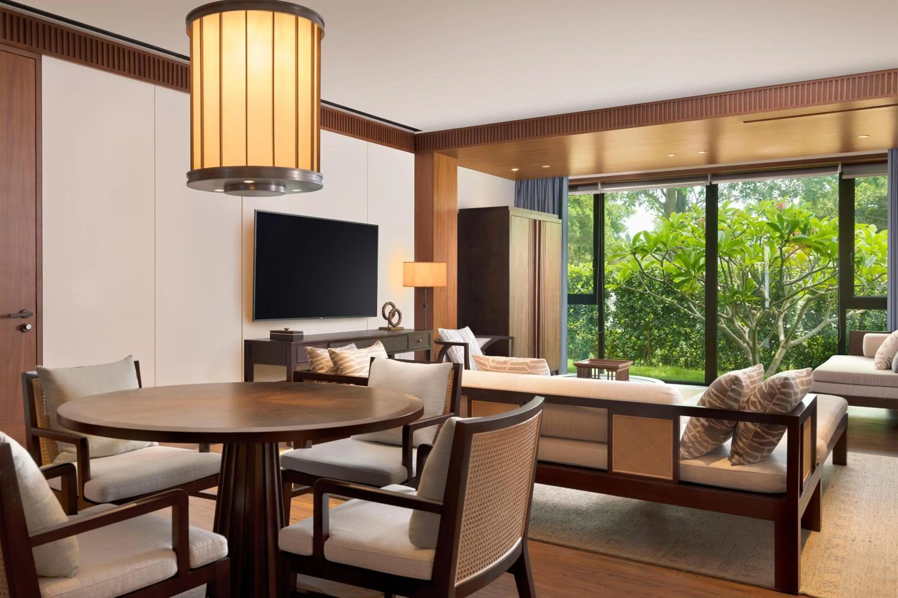 Swimming pool in Le Méridien Shimei Bay Beach Resort & Spa