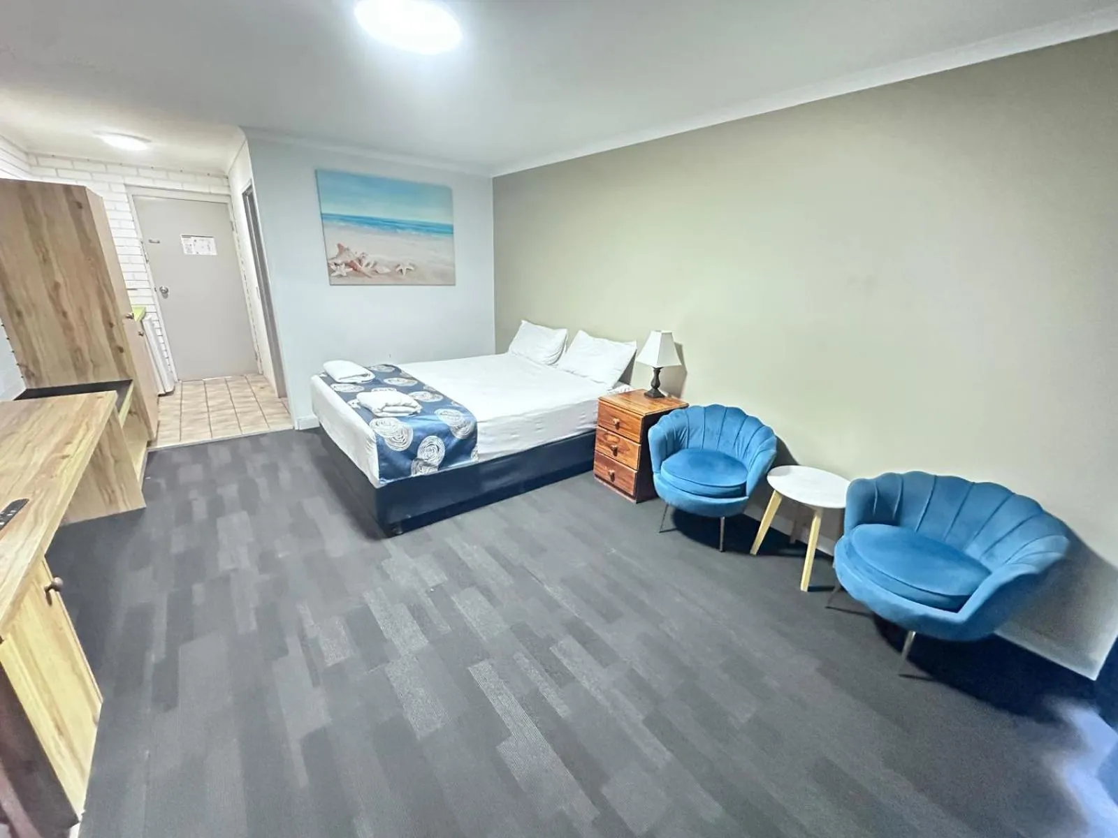 Seating area, Bed in Albury Garden Court Motel