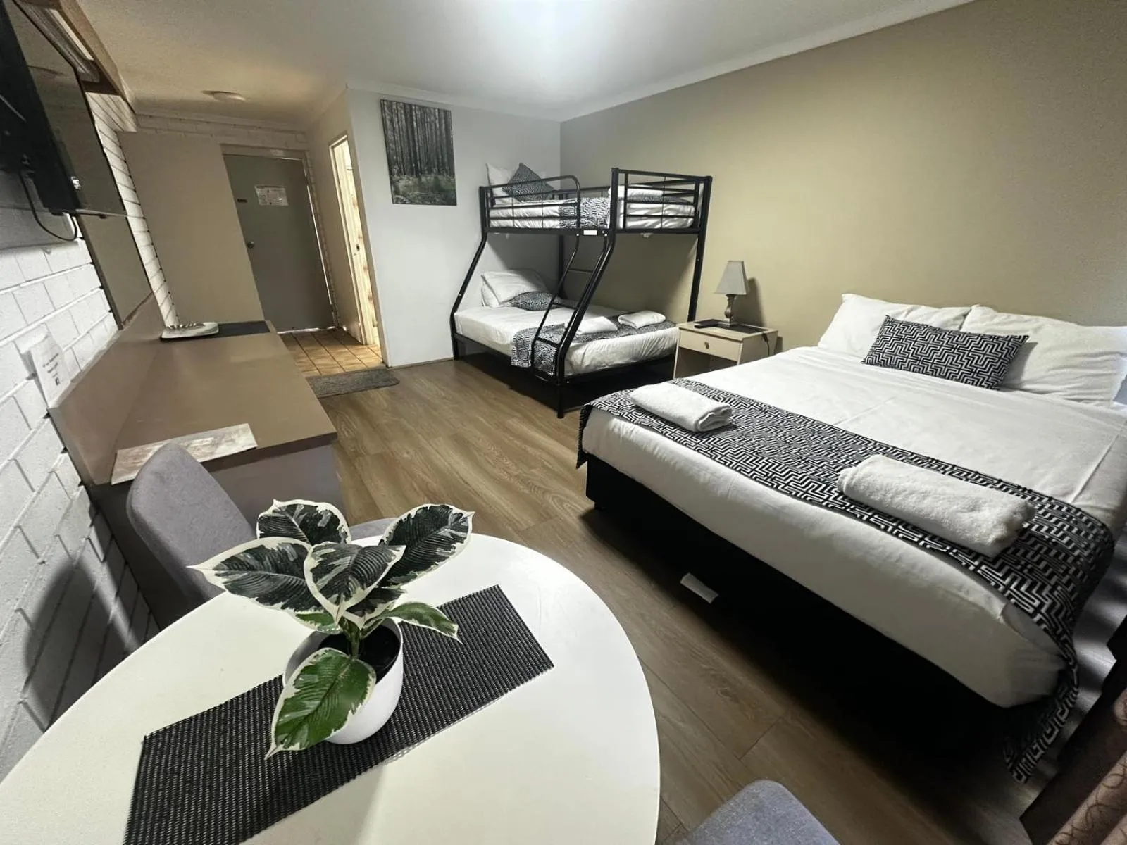 Photo of the whole room, Bed in Albury Garden Court Motel