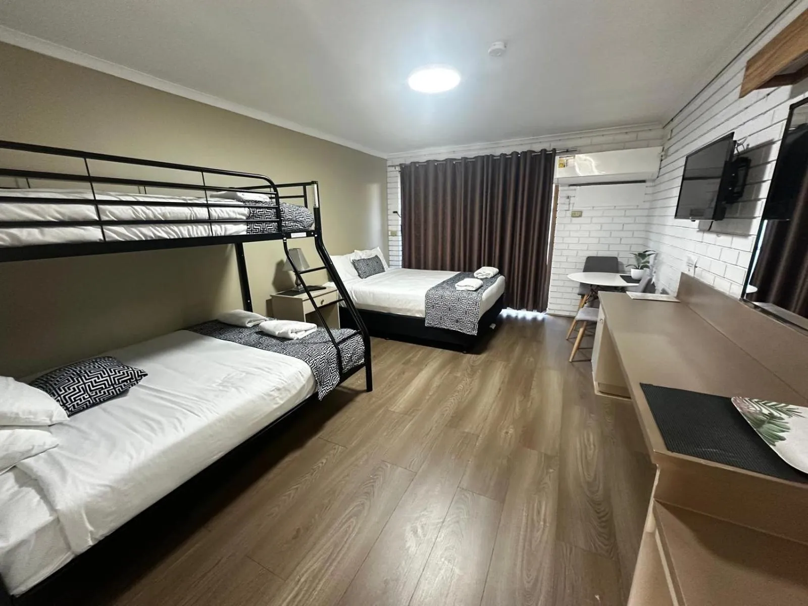 Photo of the whole room, Bed in Albury Garden Court Motel