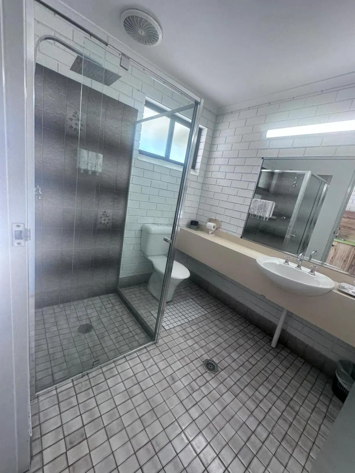 Toilet in Albury Garden Court Motel