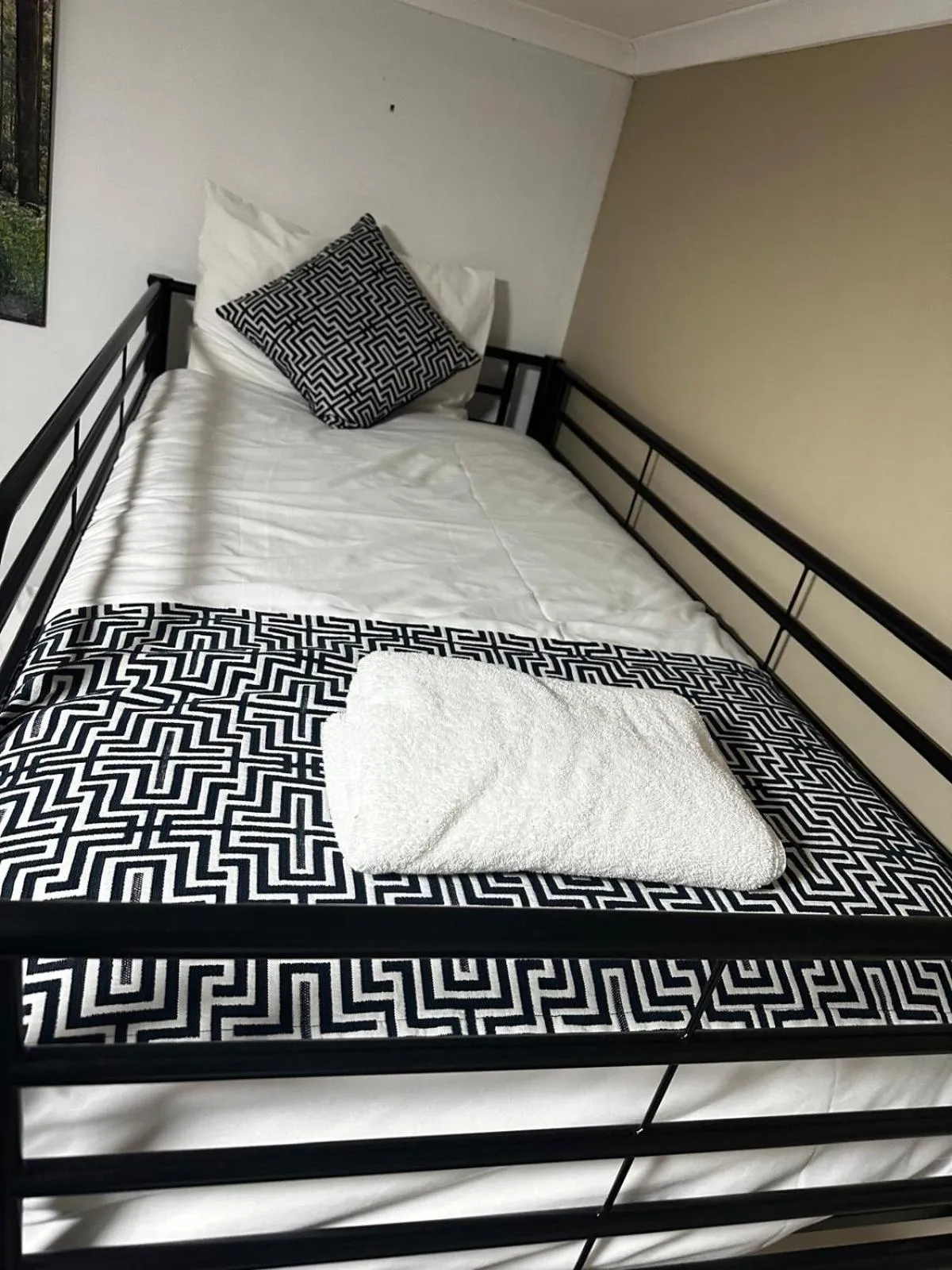 bunk bed, Bed in Albury Garden Court Motel