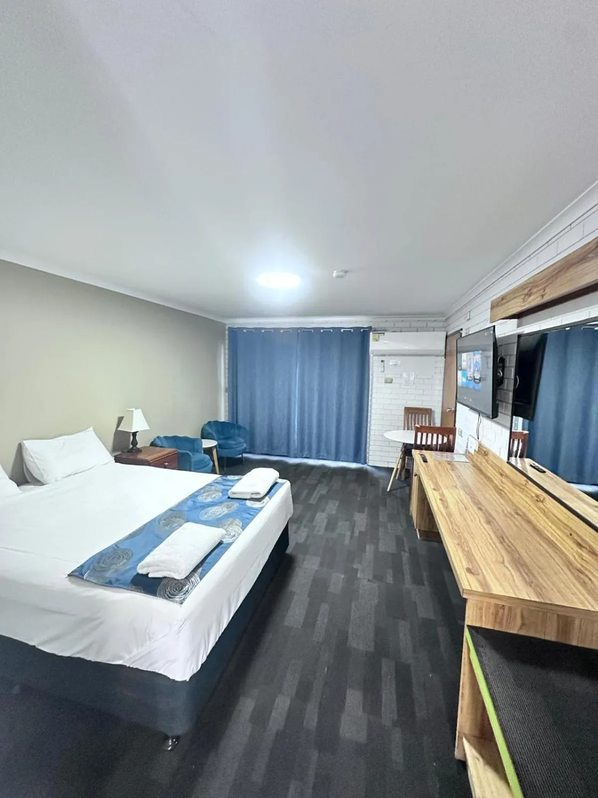 Decorative detail, Bed in Albury Garden Court Motel