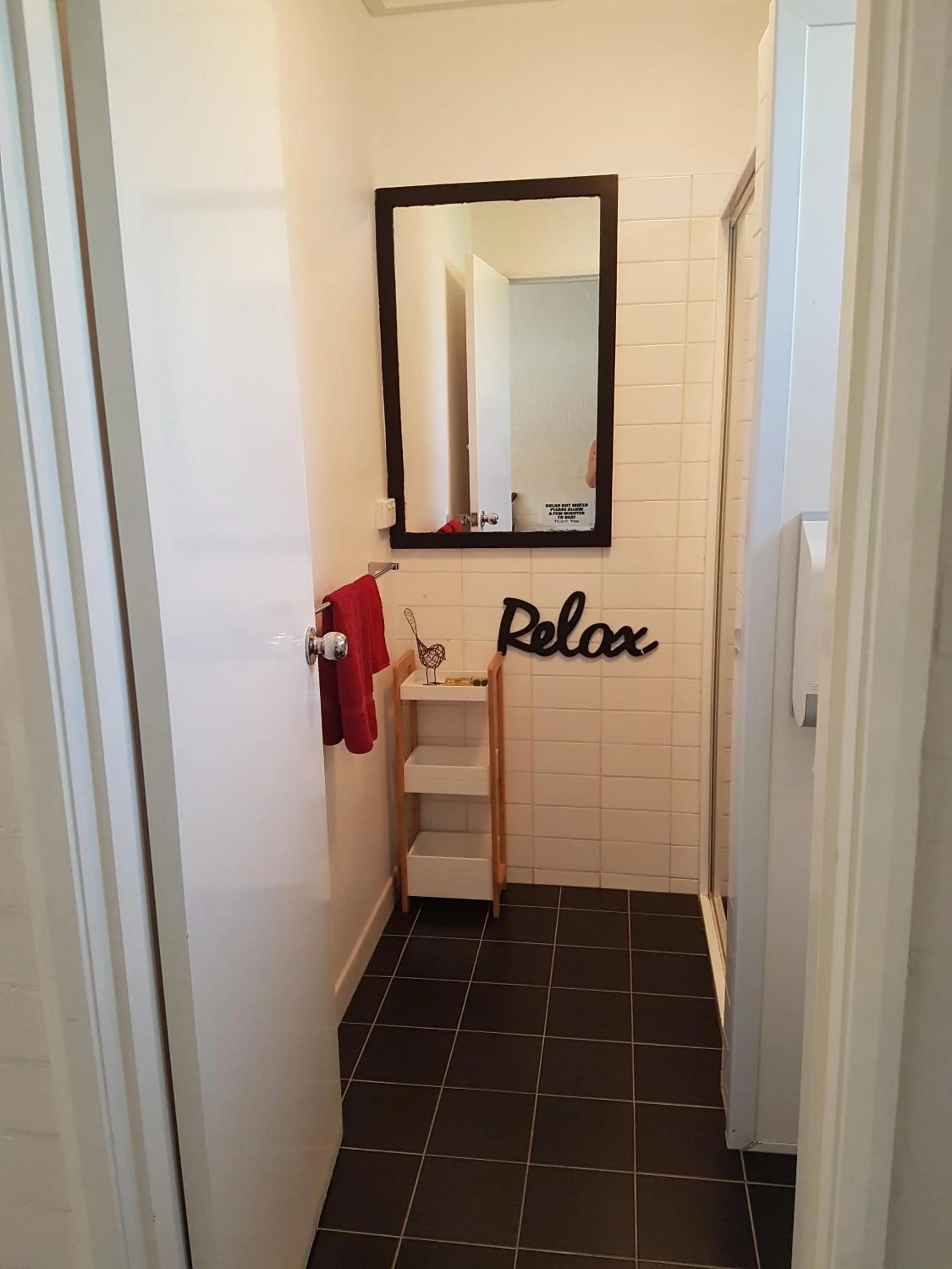 Bathroom in Bidgee Motor Inn