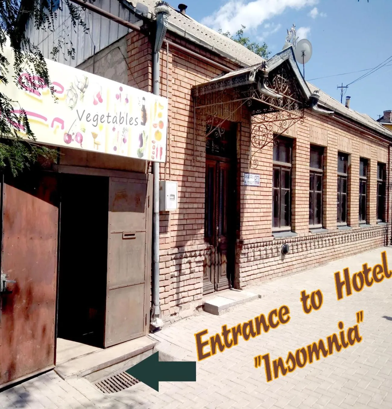 Facade/entrance in Insomnia