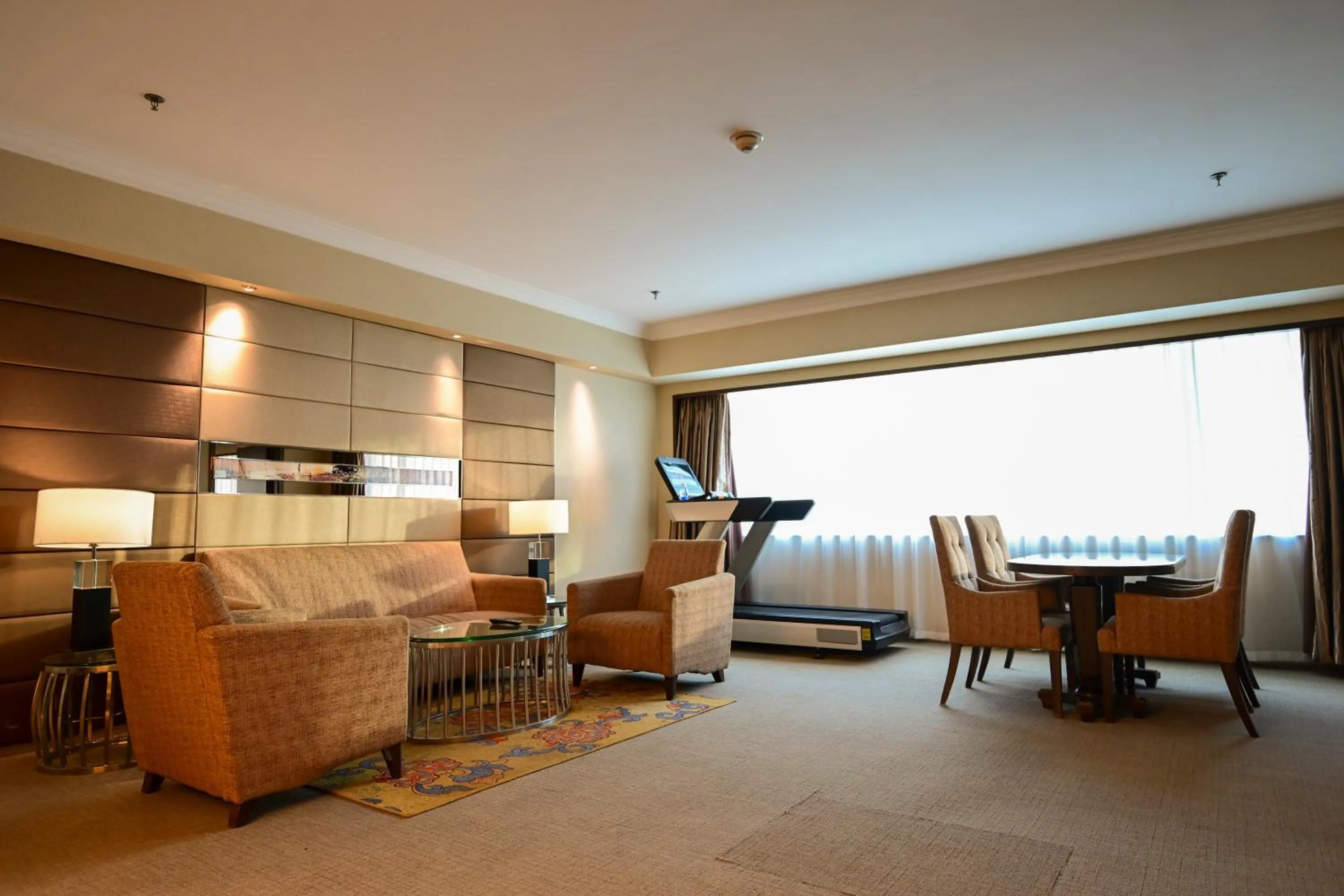 Seating area in Four Points By Sheraton Beijing, Haidian