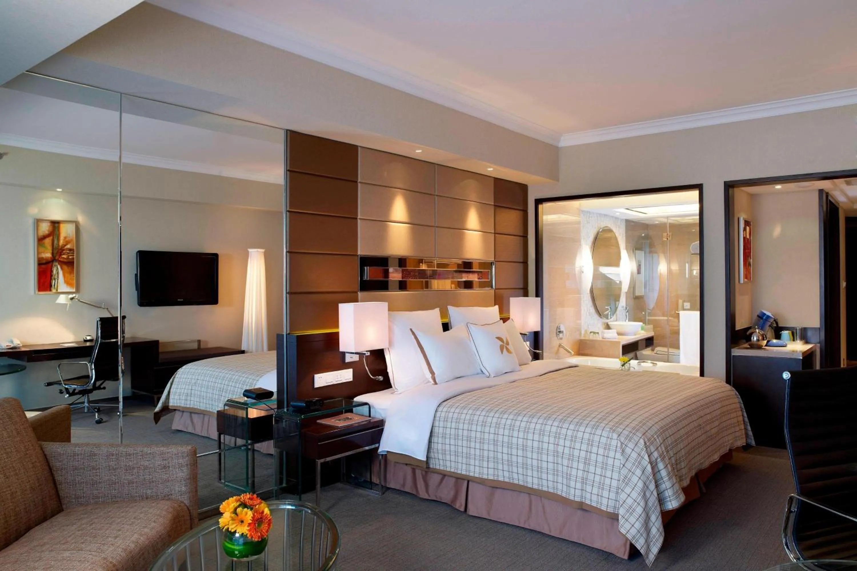 Photo of the whole room, Bed in Four Points By Sheraton Beijing, Haidian