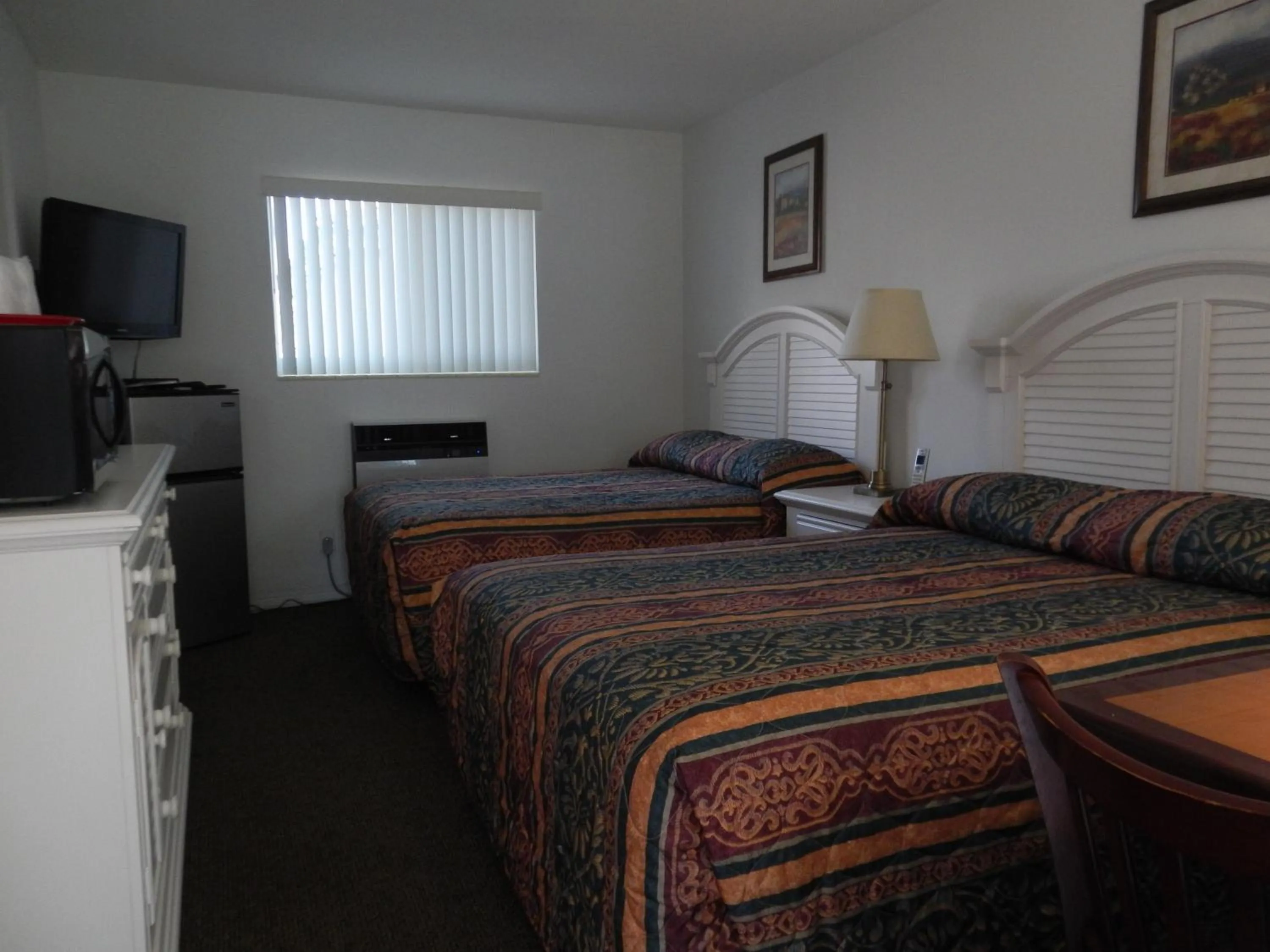 Bed in Shell Motel Hollywood