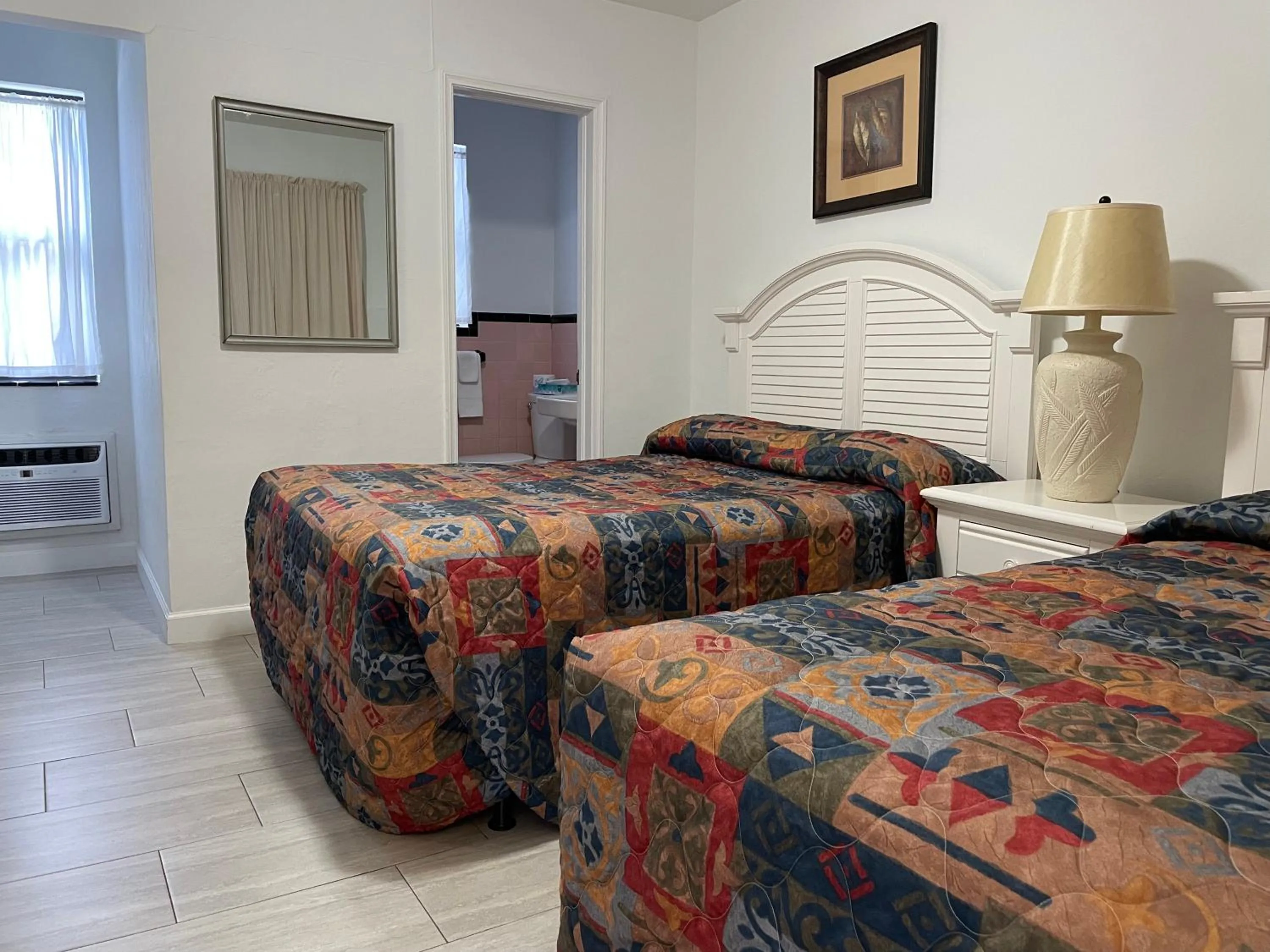 Bed in Shell Motel Hollywood