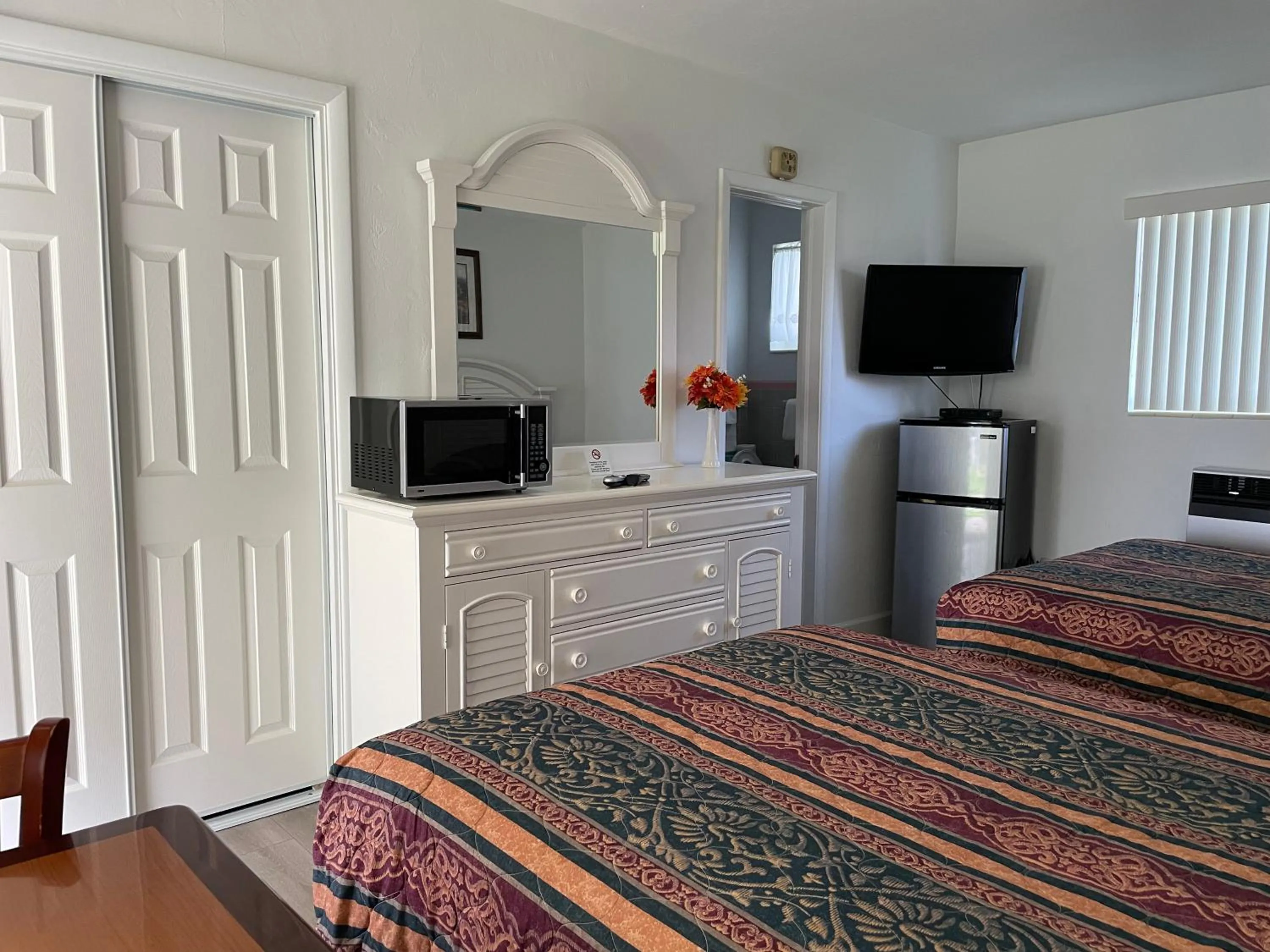 Bed in Shell Motel Hollywood