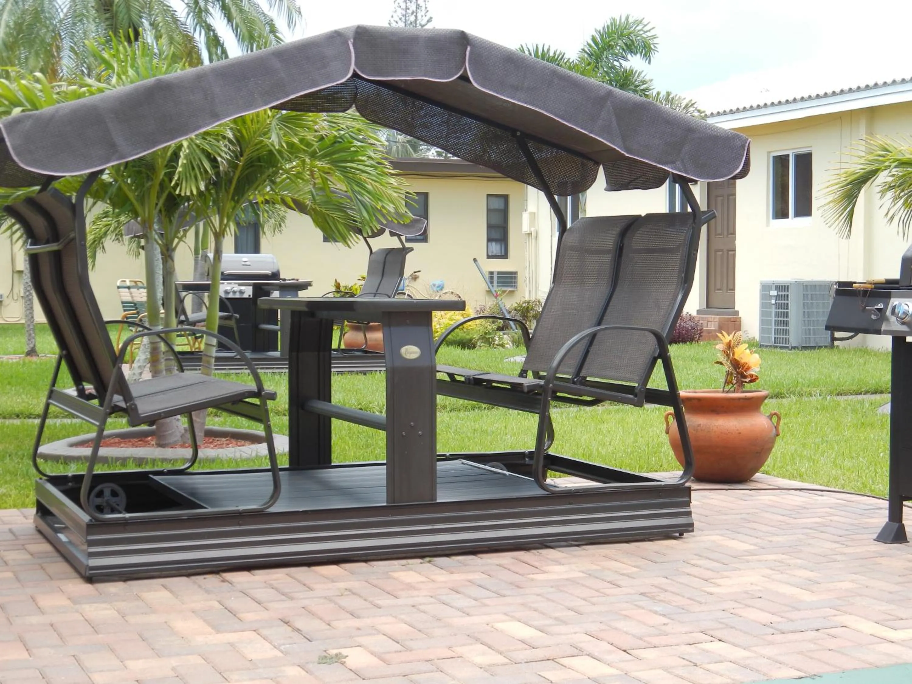 Shell Motel Hollywood