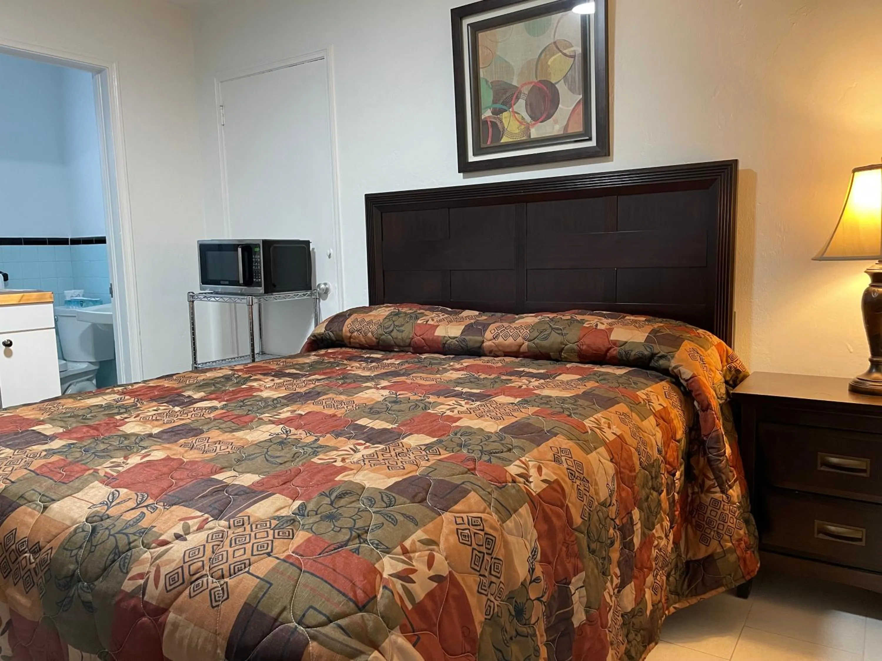 Bed in Shell Motel Hollywood