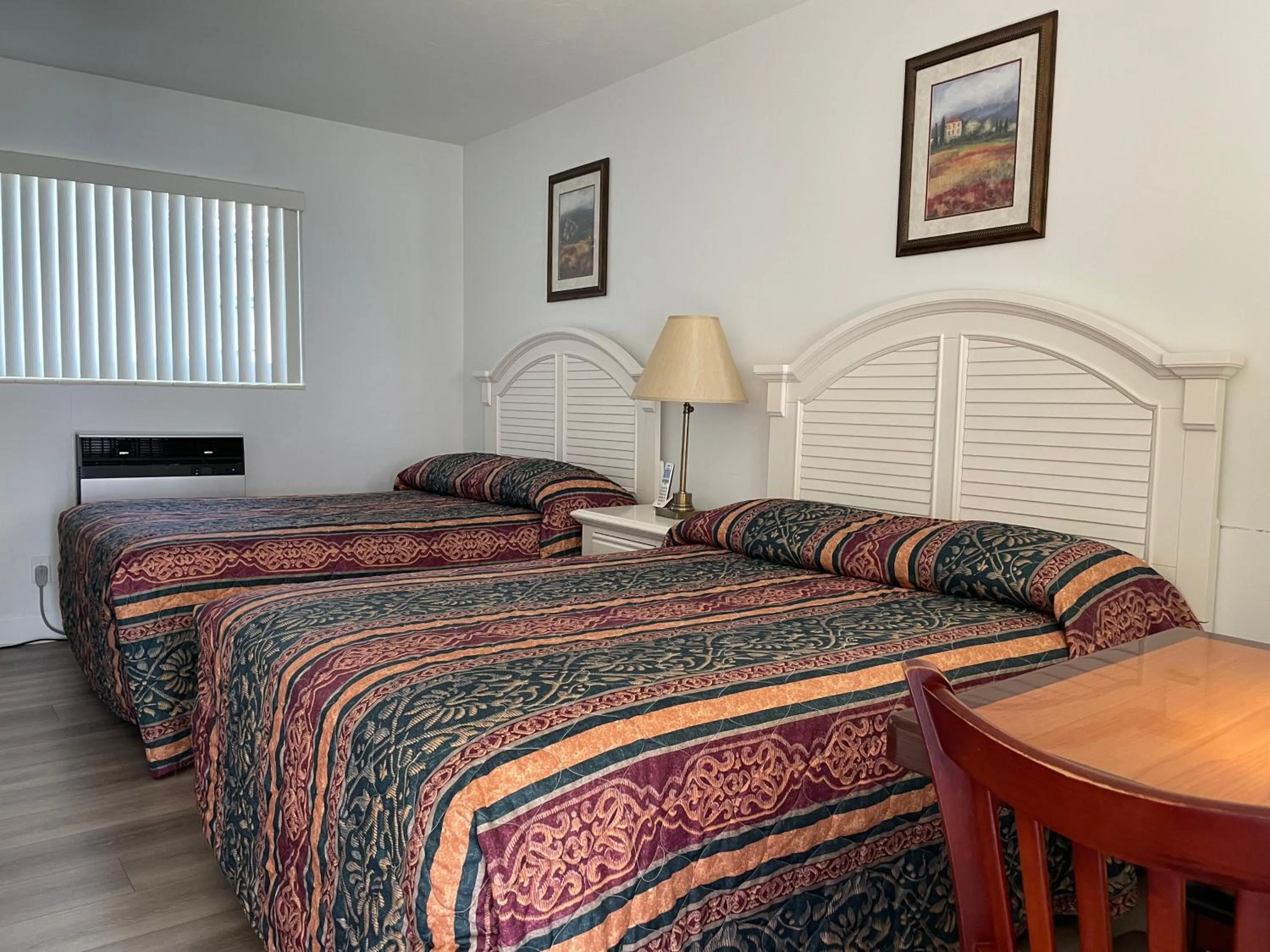 Bed in Shell Motel Hollywood