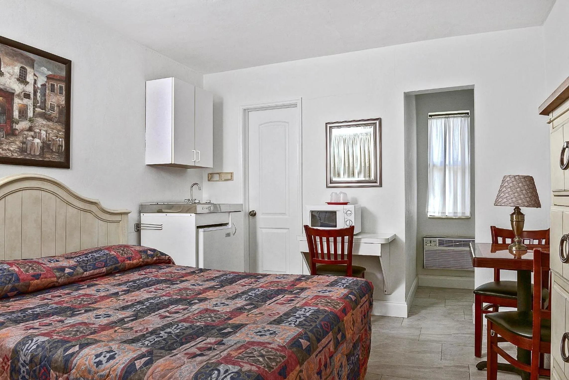 Bed in Shell Motel Hollywood