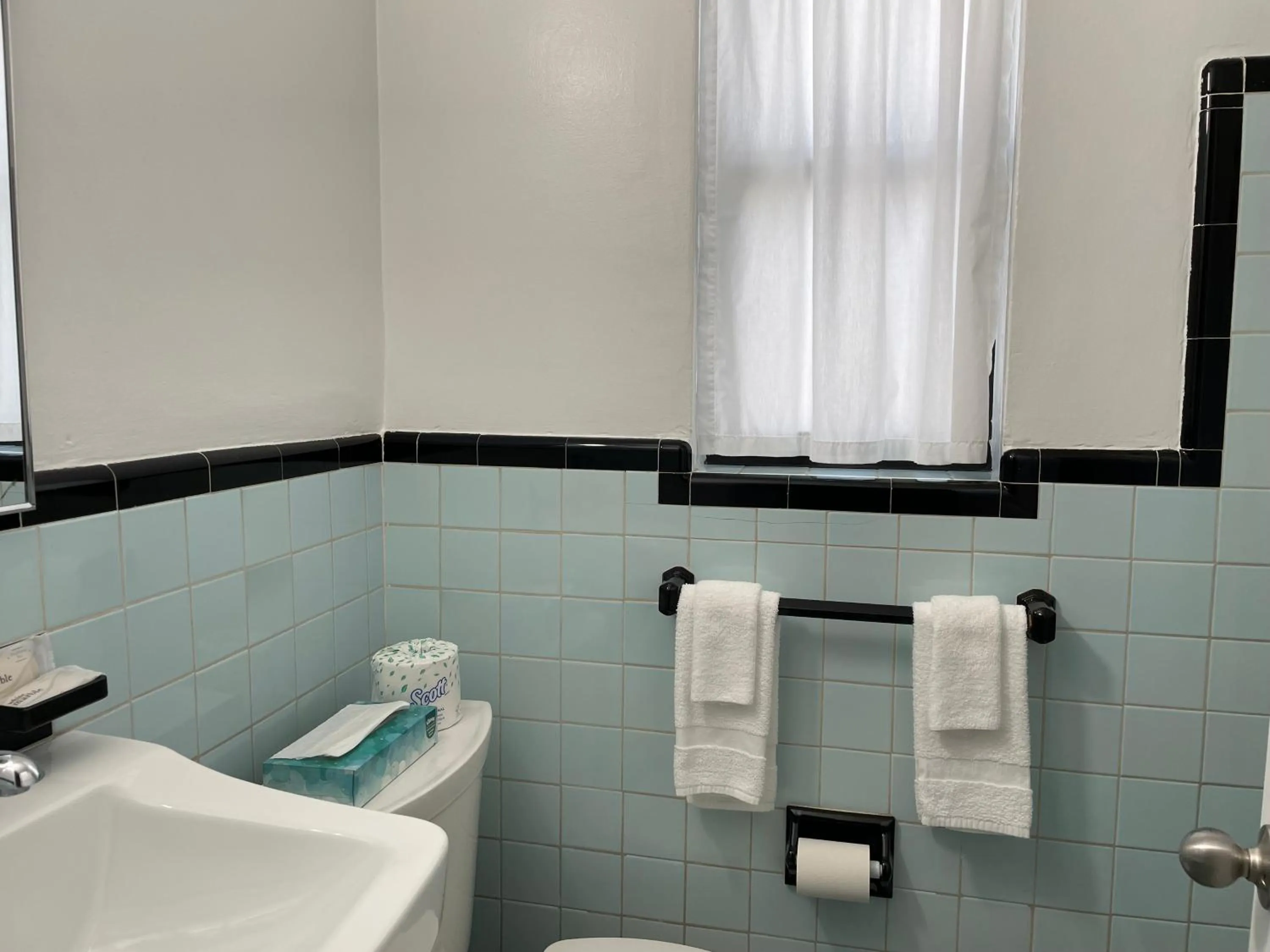 Shell Motel Hollywood