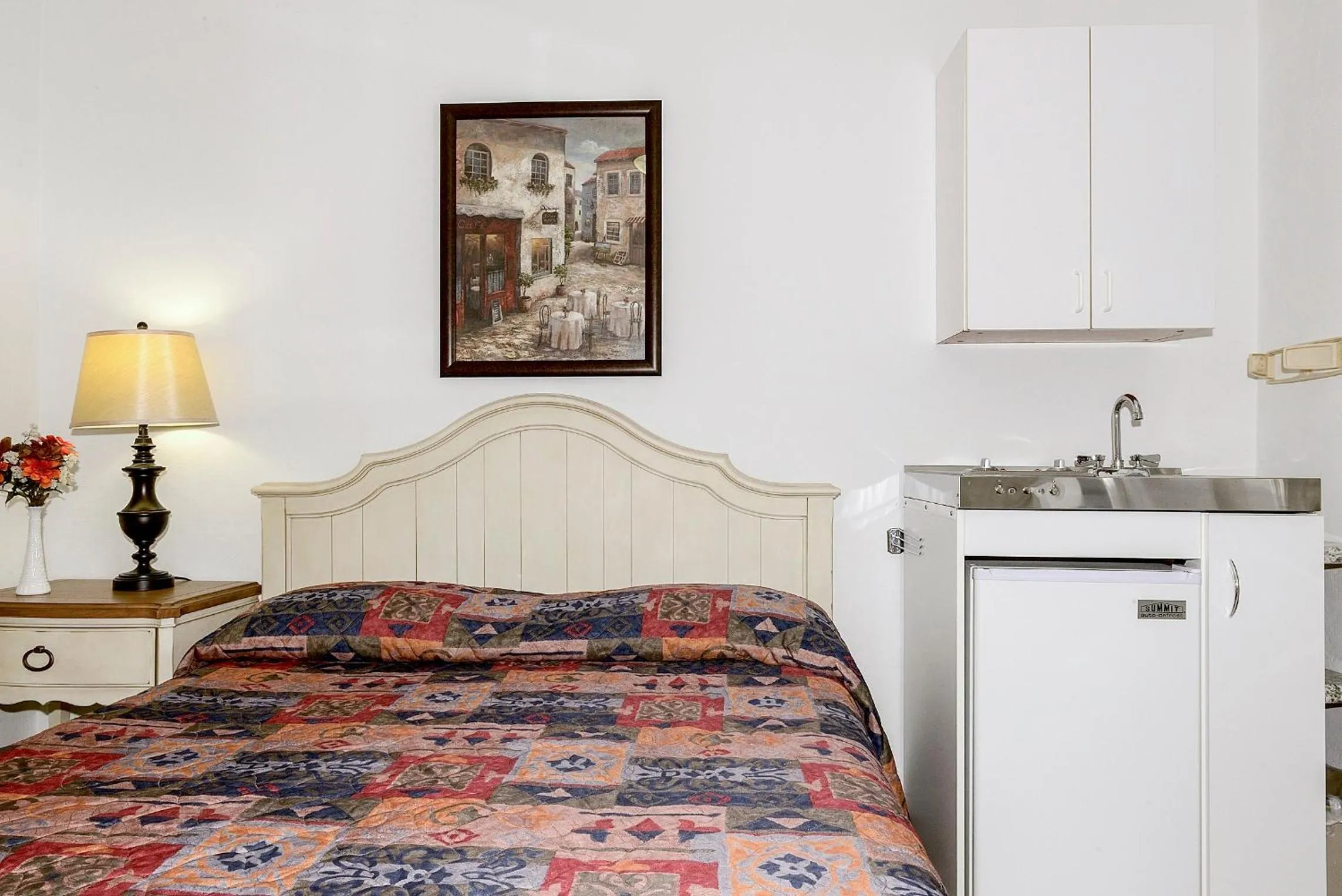 Bed in Shell Motel Hollywood